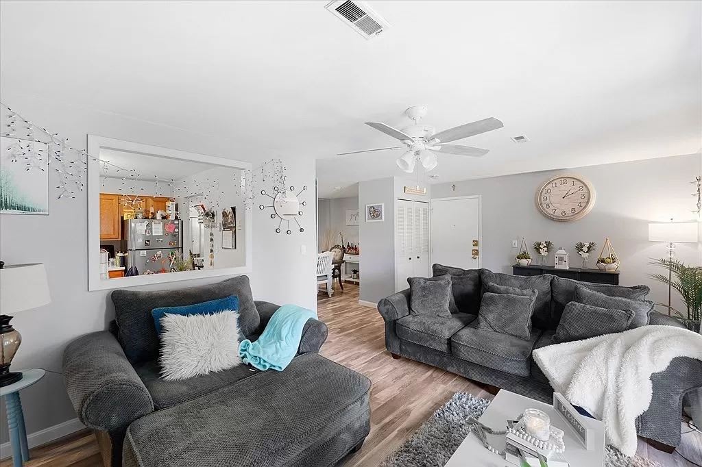 221 Oak St Apt 5-33 – photo 2