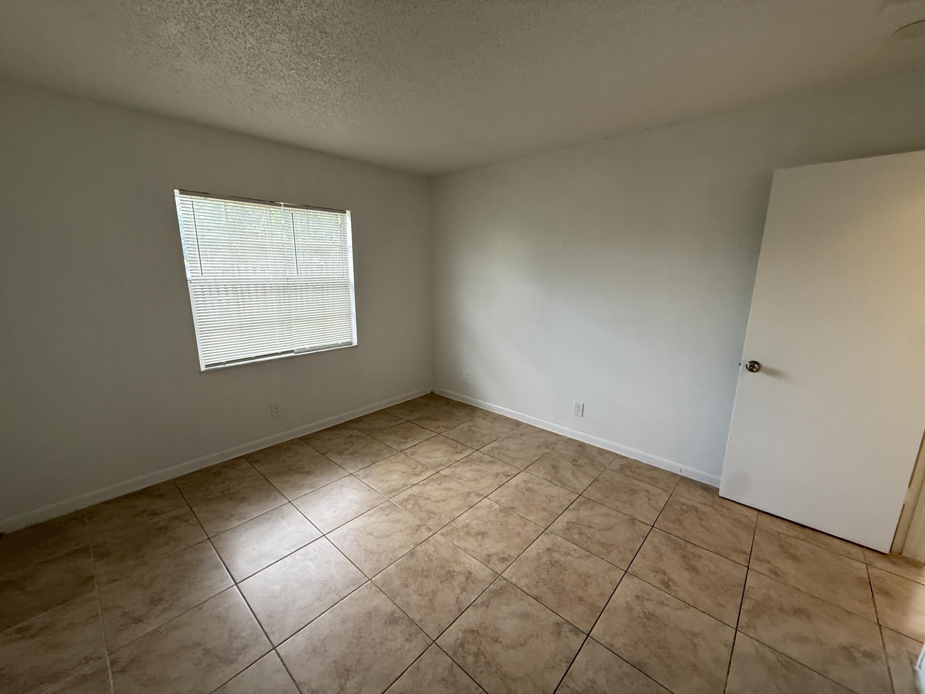 1941 NW 14th Avenue – photo 3
