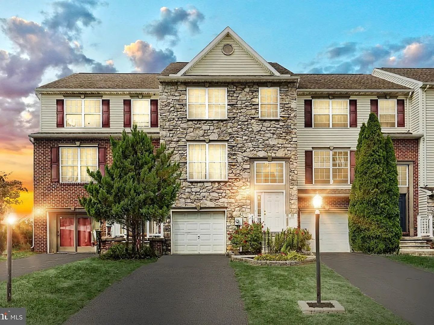 1193 LEDGE DR. YORK, PA 17408 MOVE-IN RENT SPECIAL! ***JACKSON HEIGHTS COMMUNITY*** – photo 2