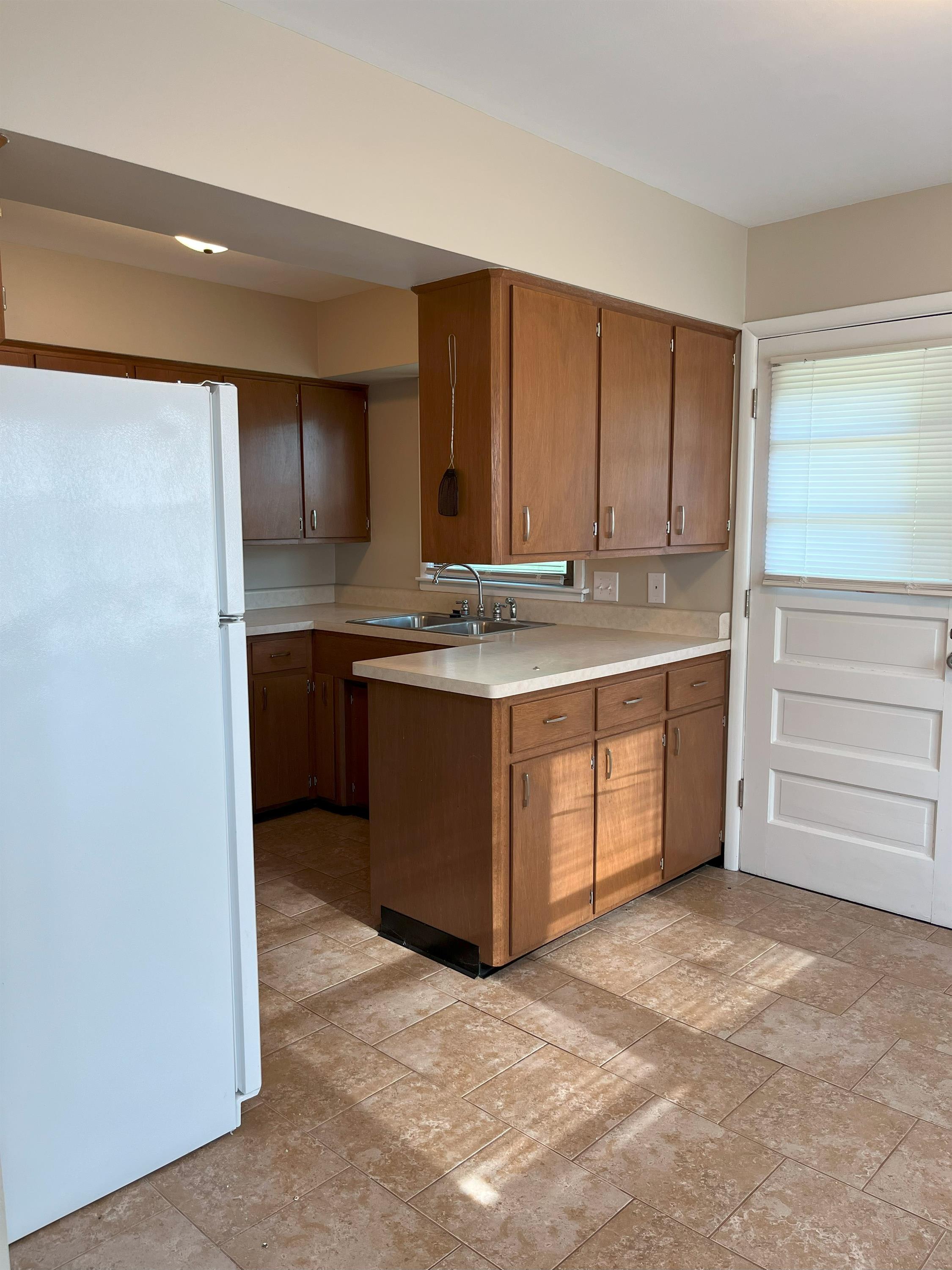 412 11th Ave West – photo 4