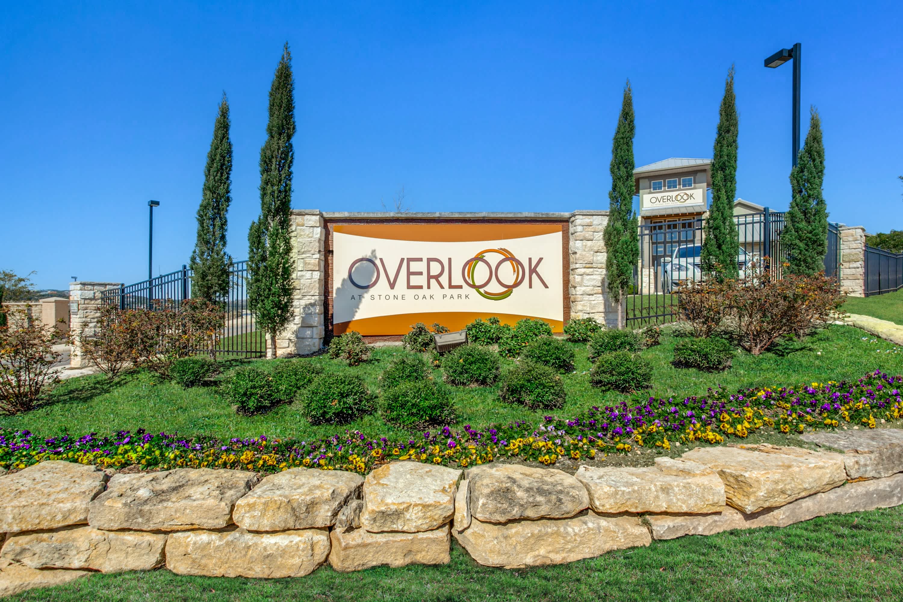 Overlook at Stone Oak Park Apartments – photo 1