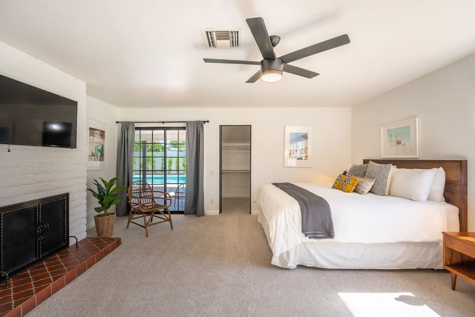 Luxury Mid-Century Retreat in the Heart of the Historic Movie Colony (Monthly Only – photo 3