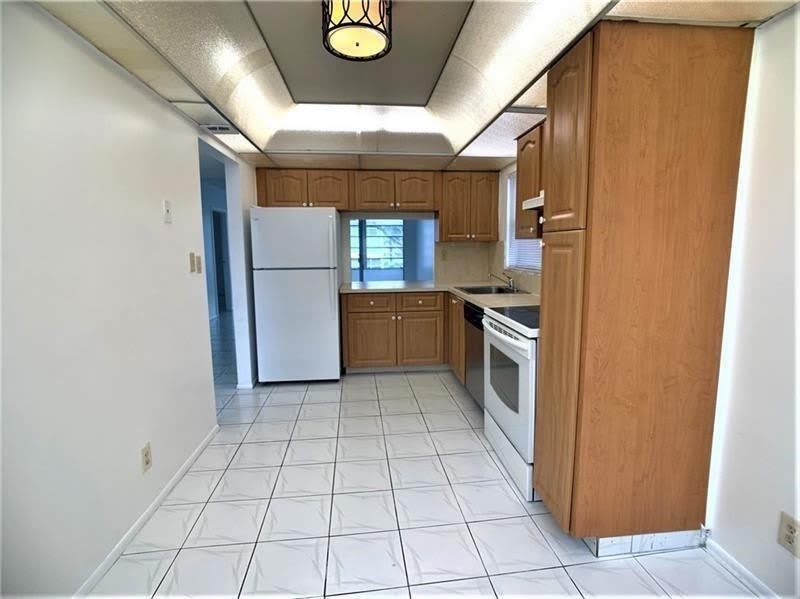 8360 Sands Point Boulevard – photo 5