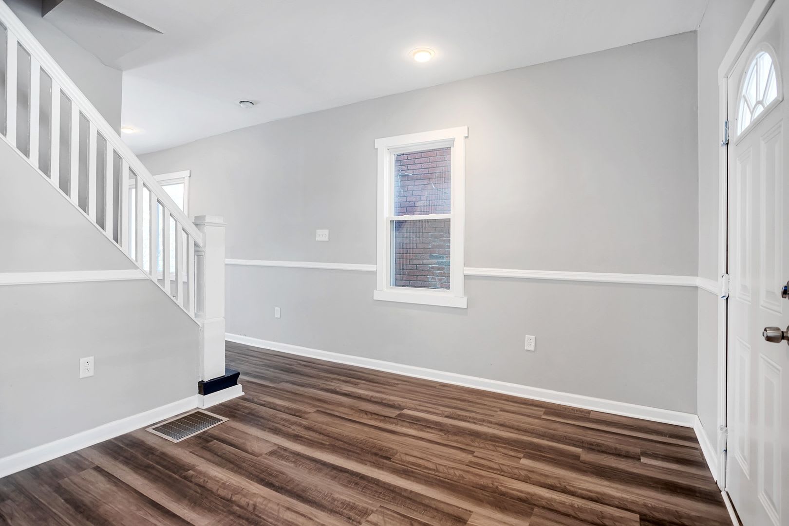 Spacious Two Bed Available July 10th! Central Air, Dishwasher, Laundry, Off Street Parking! – photo 4