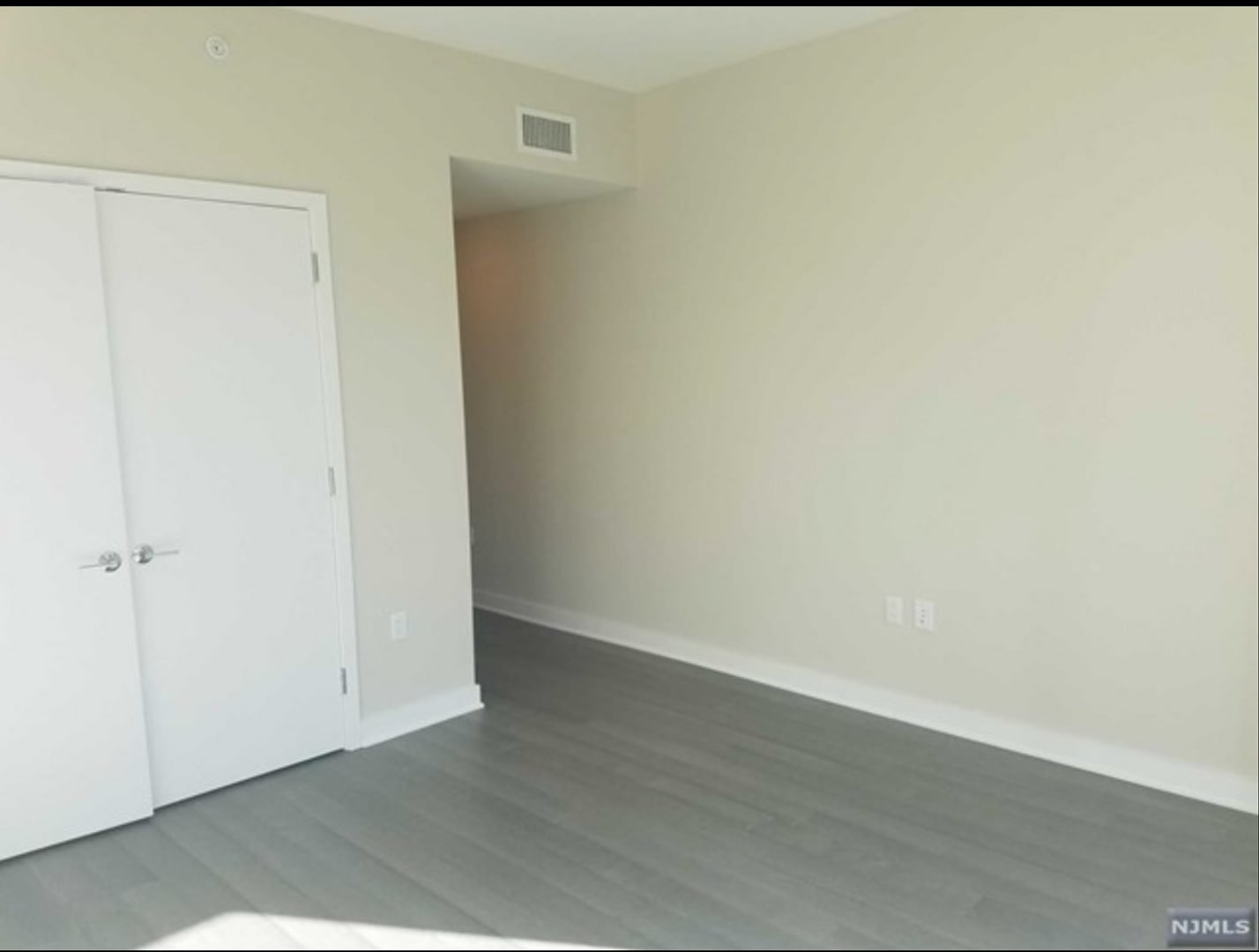 1200 Avenue At Port Imperial – photo 2
