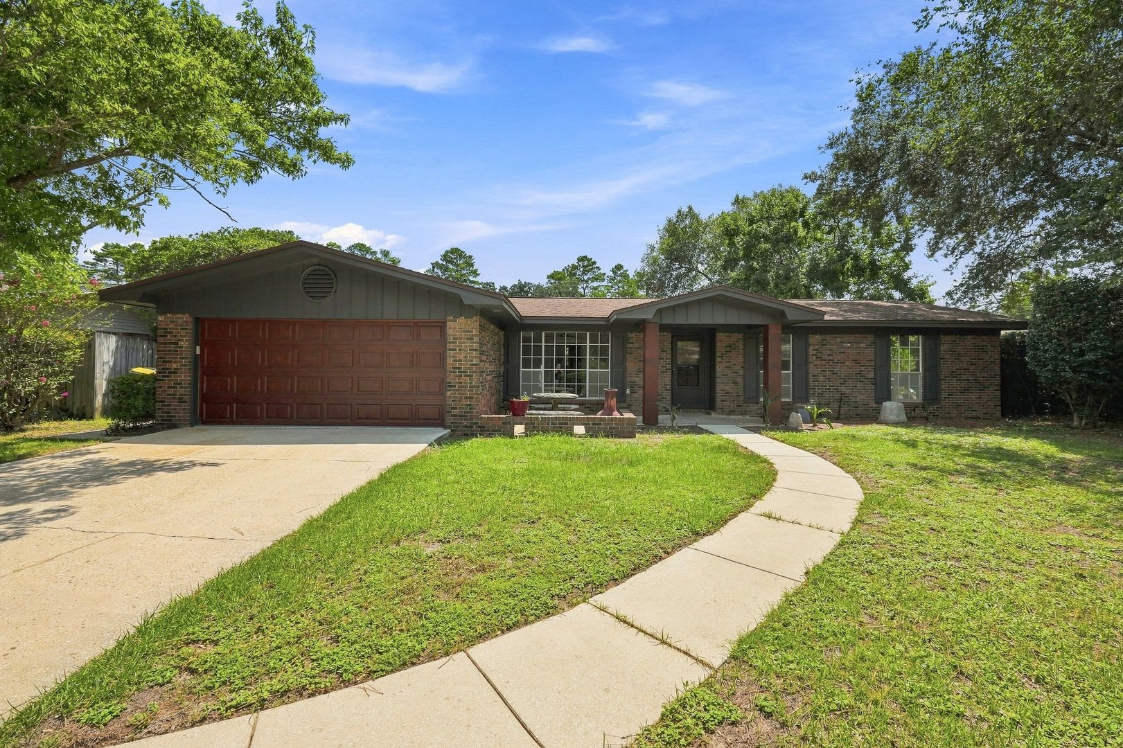 Spacious 3BR/2BA Home with Fenced Backyard, Upgraded Kitchen & Prime Location! – photo 1