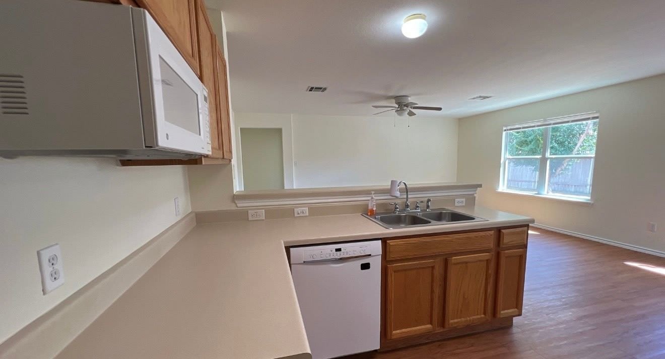 940 Goldenrod St – photo 4
