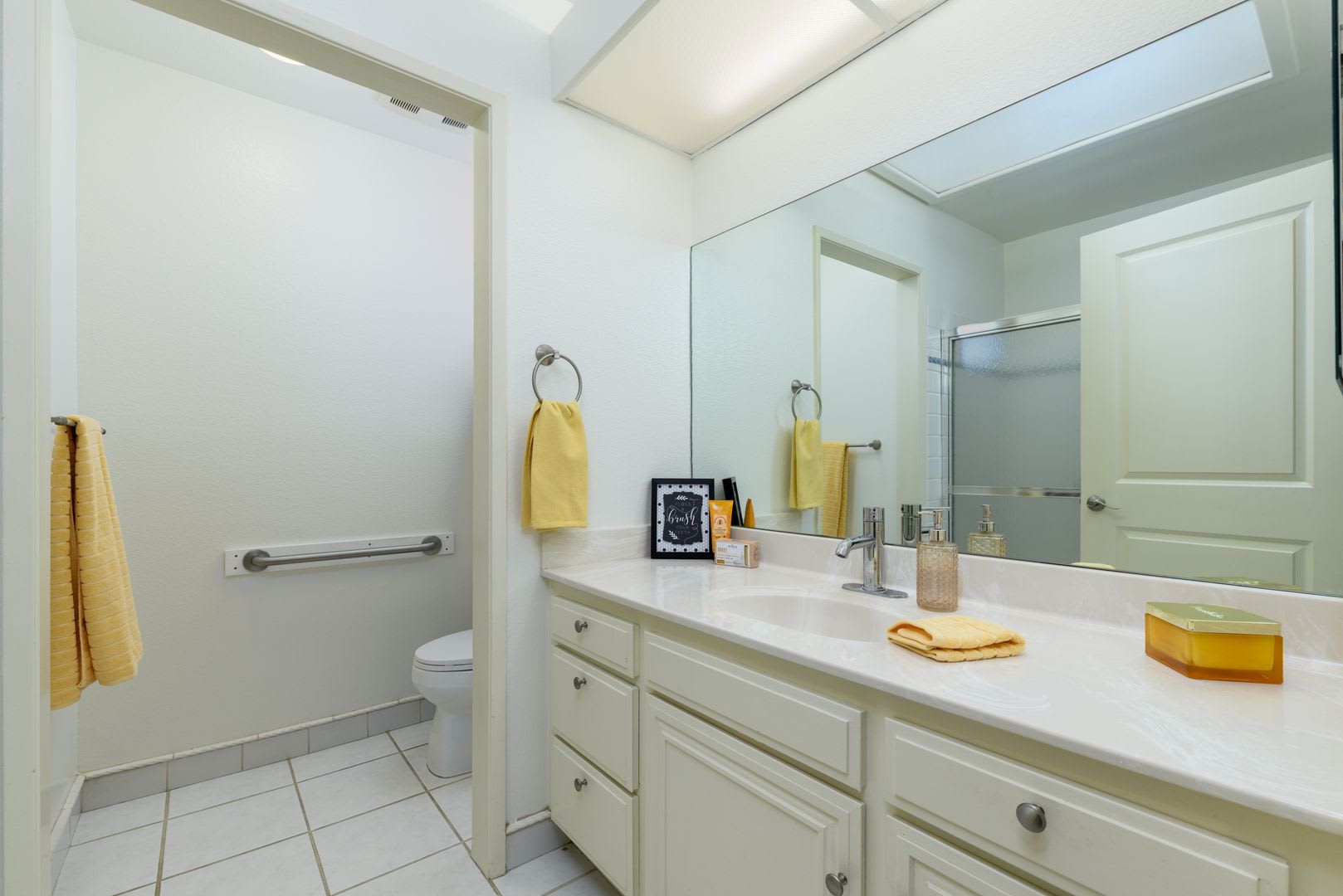 Large 2 Bed & 2 Bath Home Ready in Leisure Village – photo 5