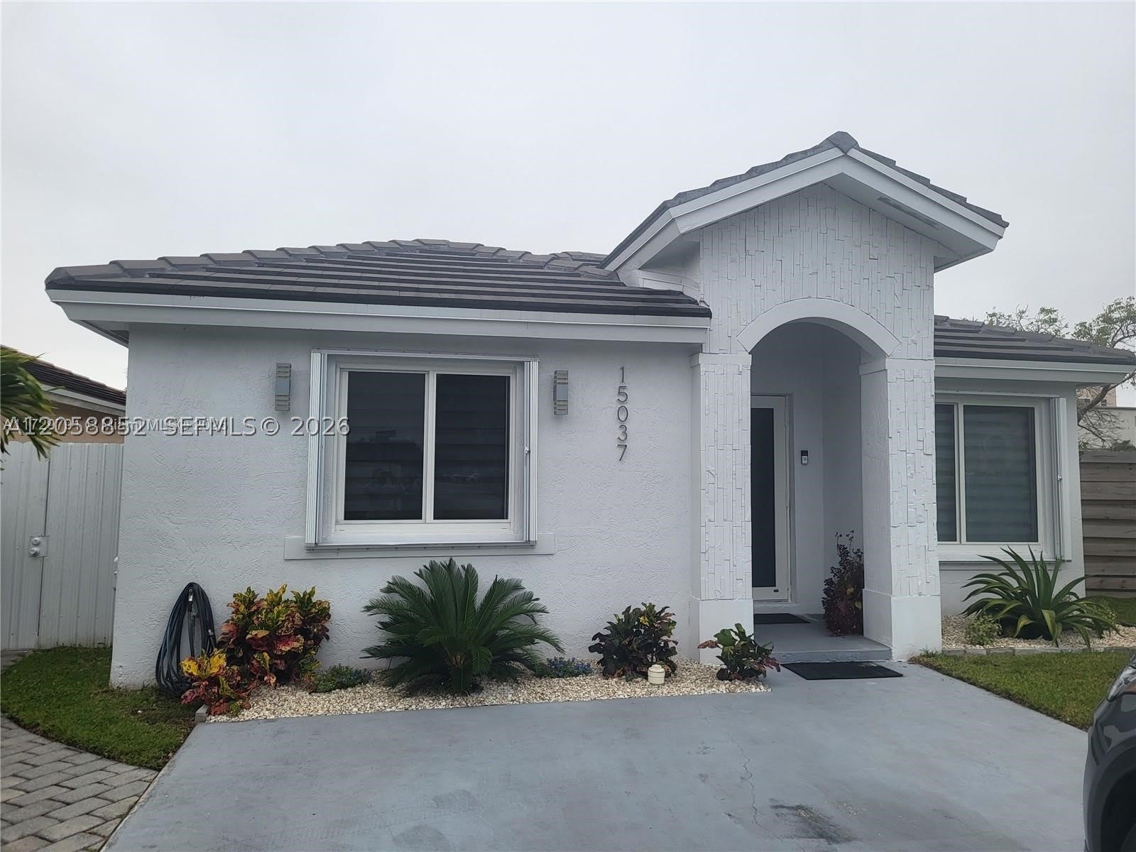15037 SW 138th Ter – photo 2