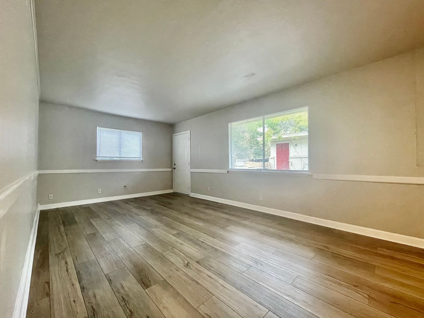 2 Bedroom 1 Bathroom Duplex Unit With Washer Dryer Connections – photo 2
