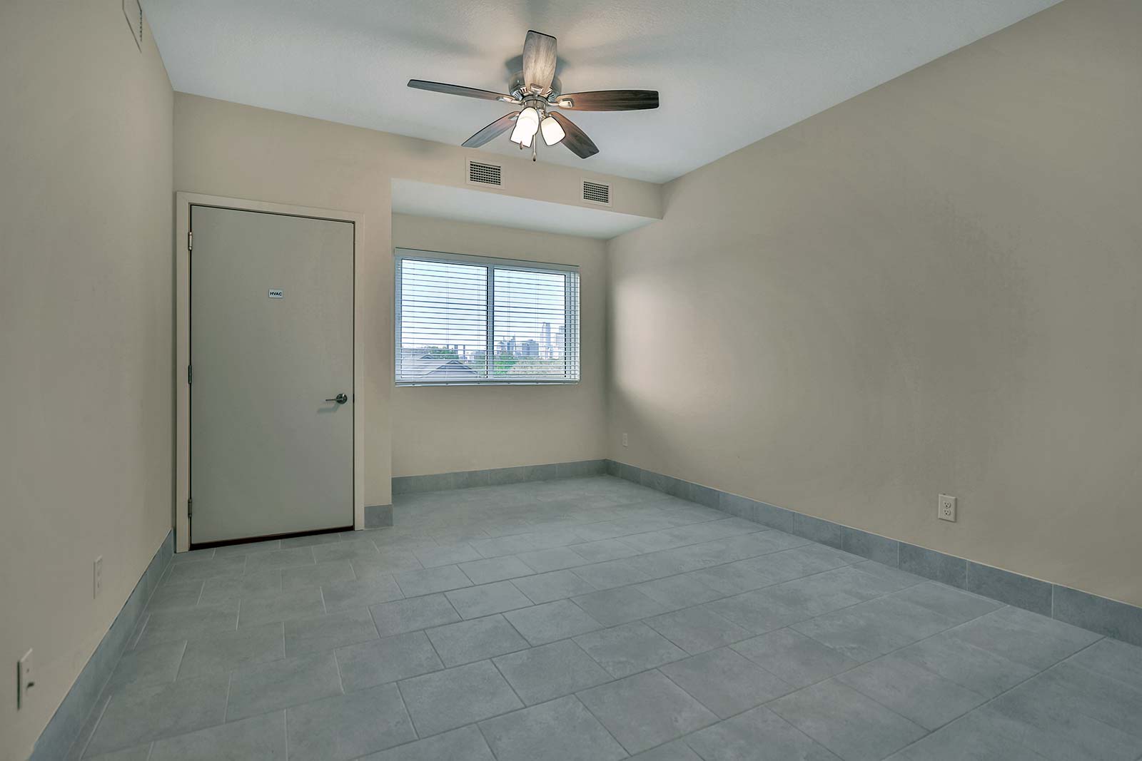1040 Como Avenue SE – photo 4