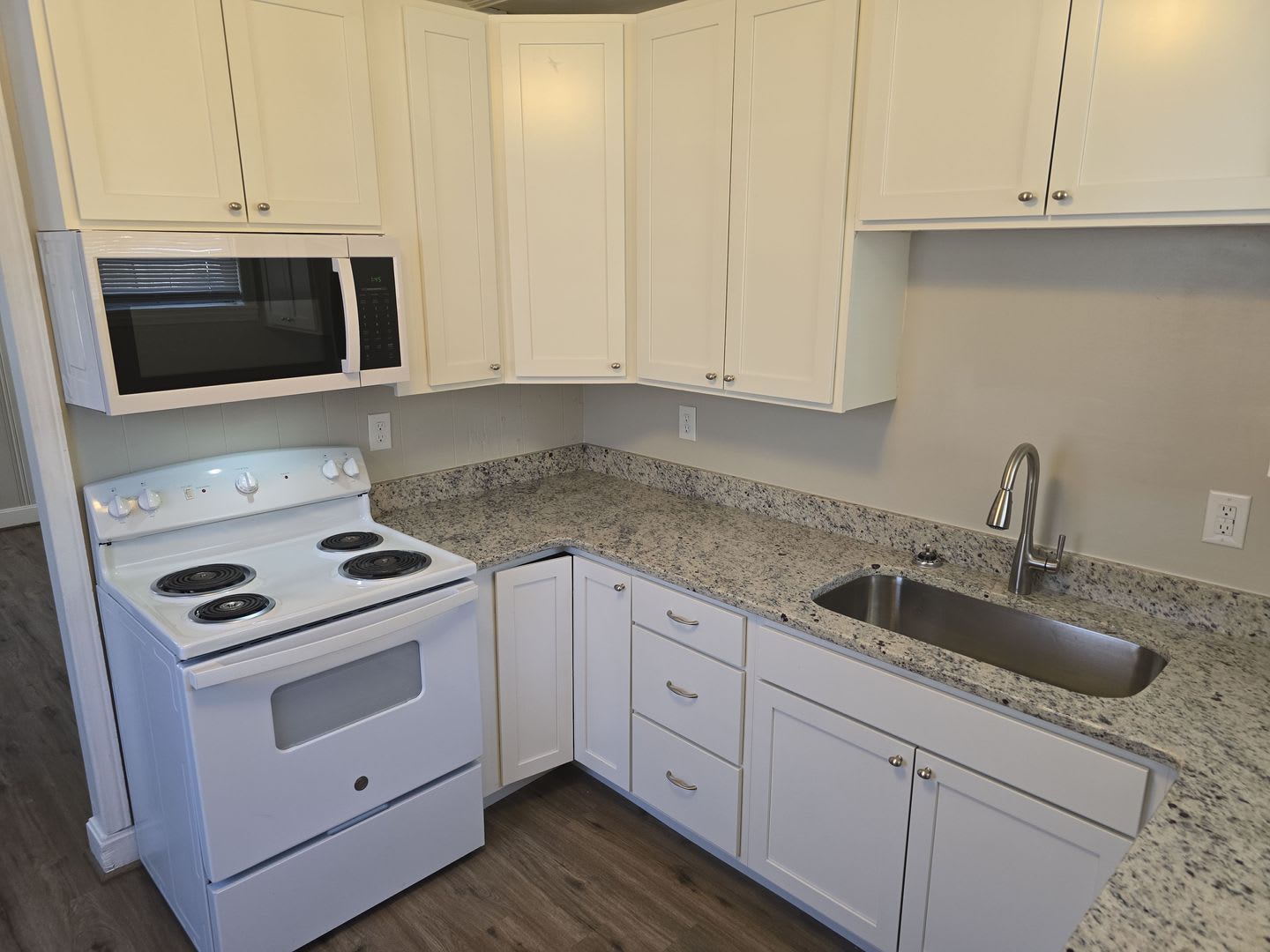 Completley Renovated!!! – photo 5