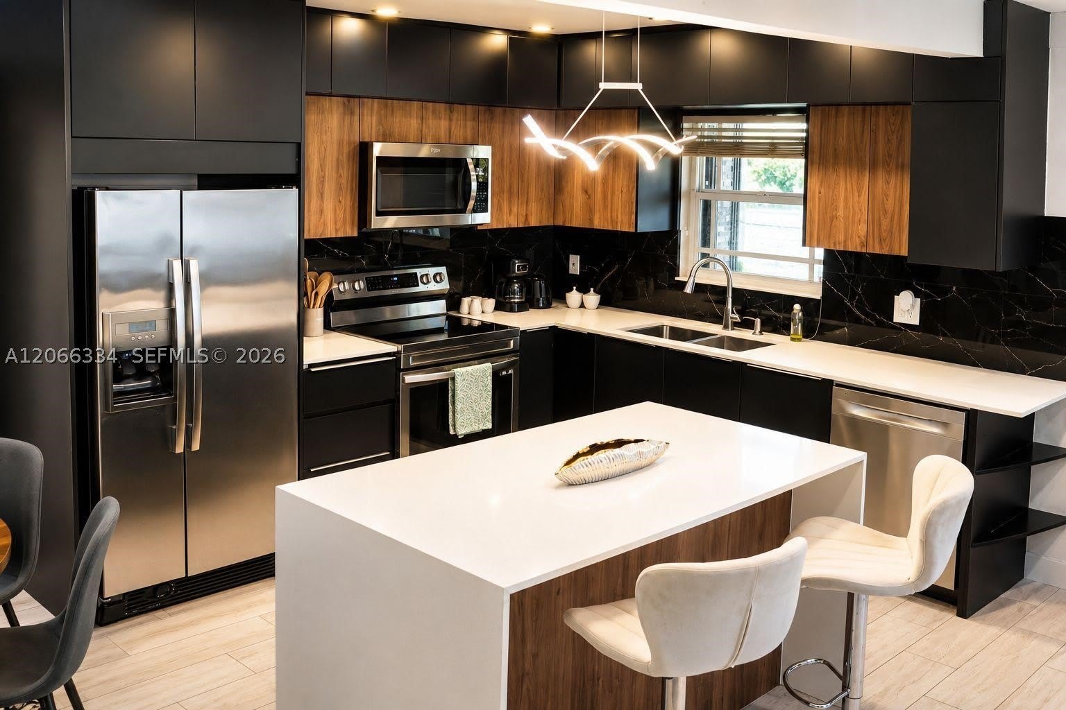 114 NE 2nd Pl – photo 2