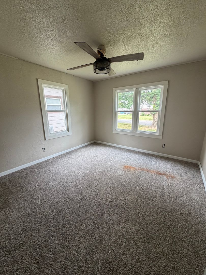 2 Bedroom 1 Bath Home + Office For RENT! – photo 5