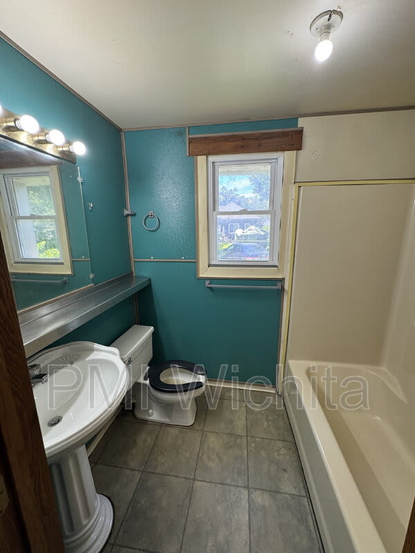 1939 North Fairview Avenue – photo 4