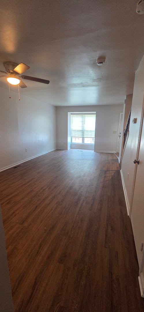 Act Fast 2 Bedroom Townhome In Columbia – photo 3