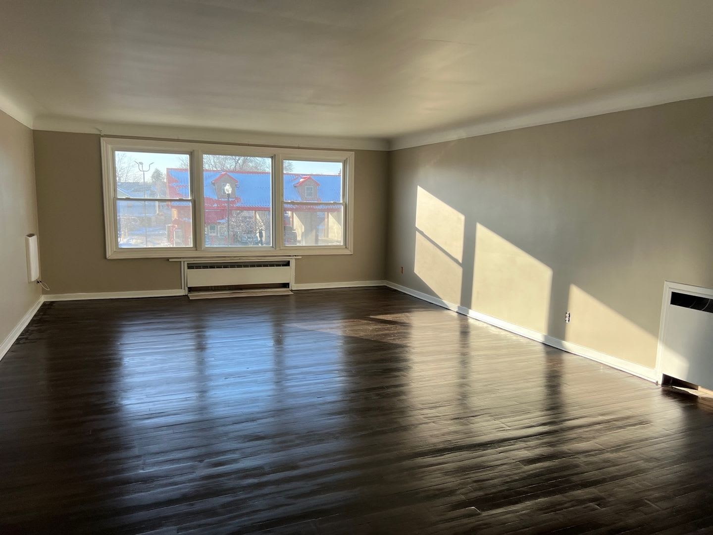 Cozy 2BR 2nd Floor Apartment in Warren – photo 5
