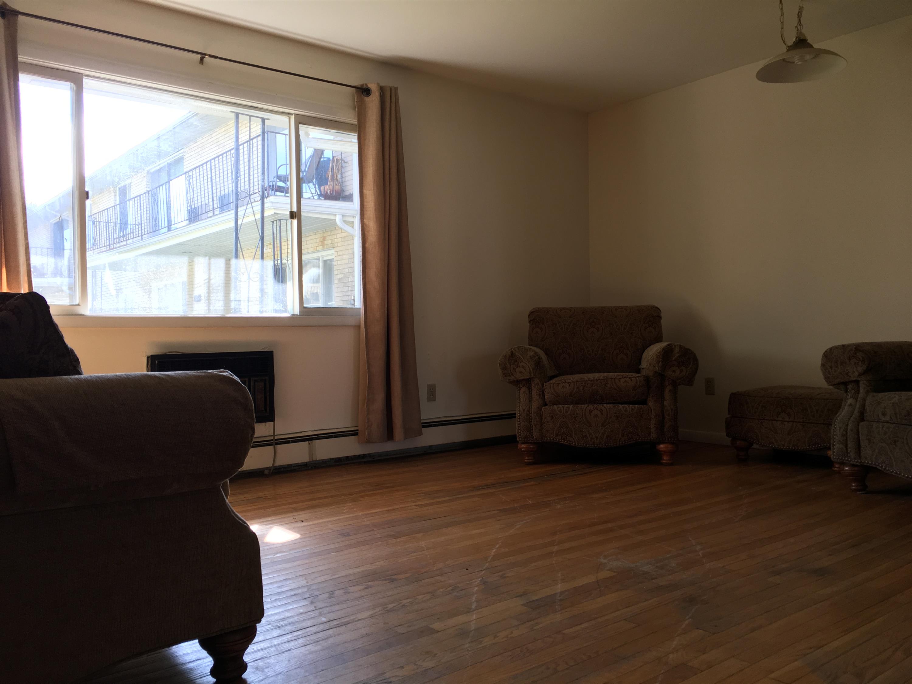 477 Winton Road North 1 – photo 1