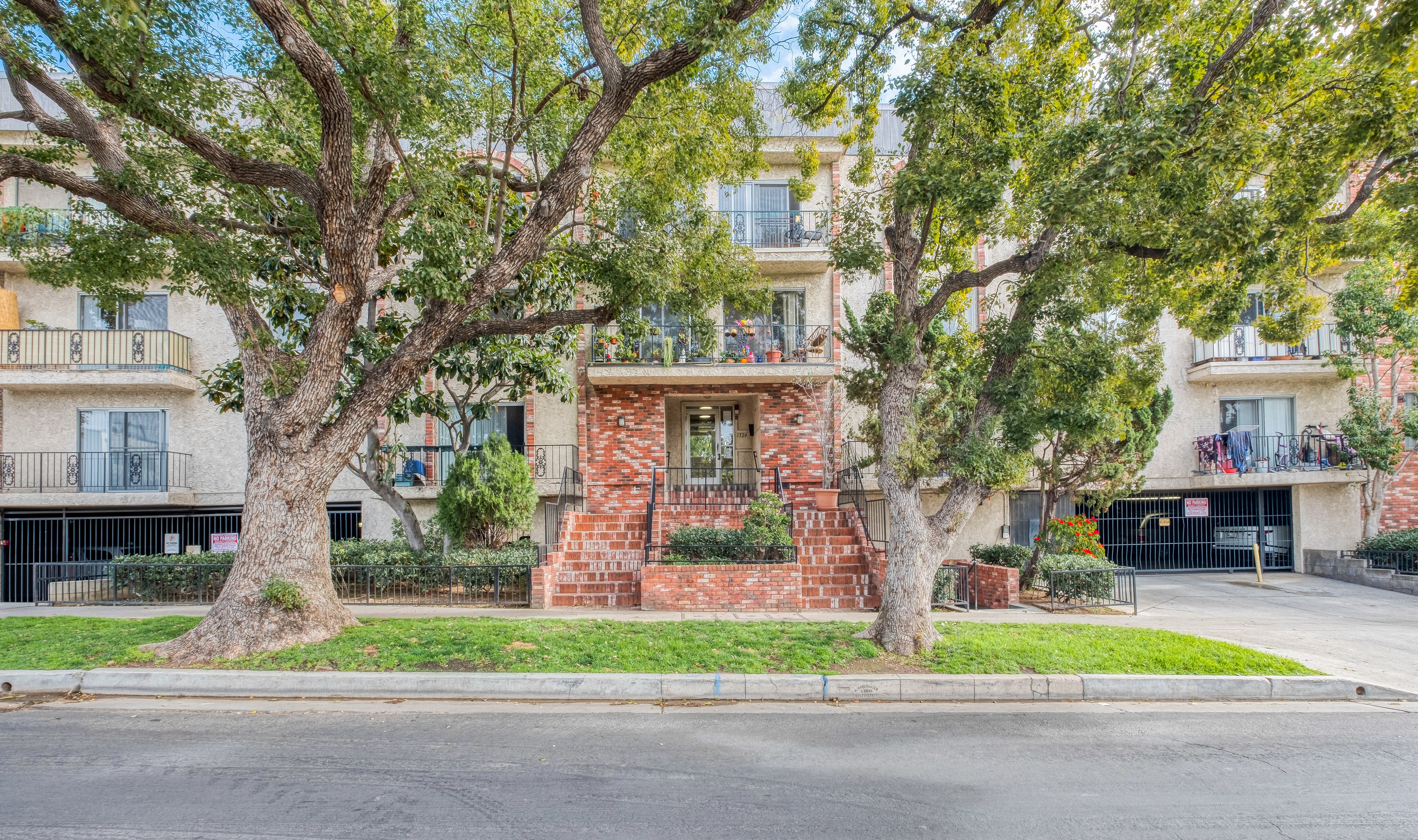 Hollywood Apartments – photo 1