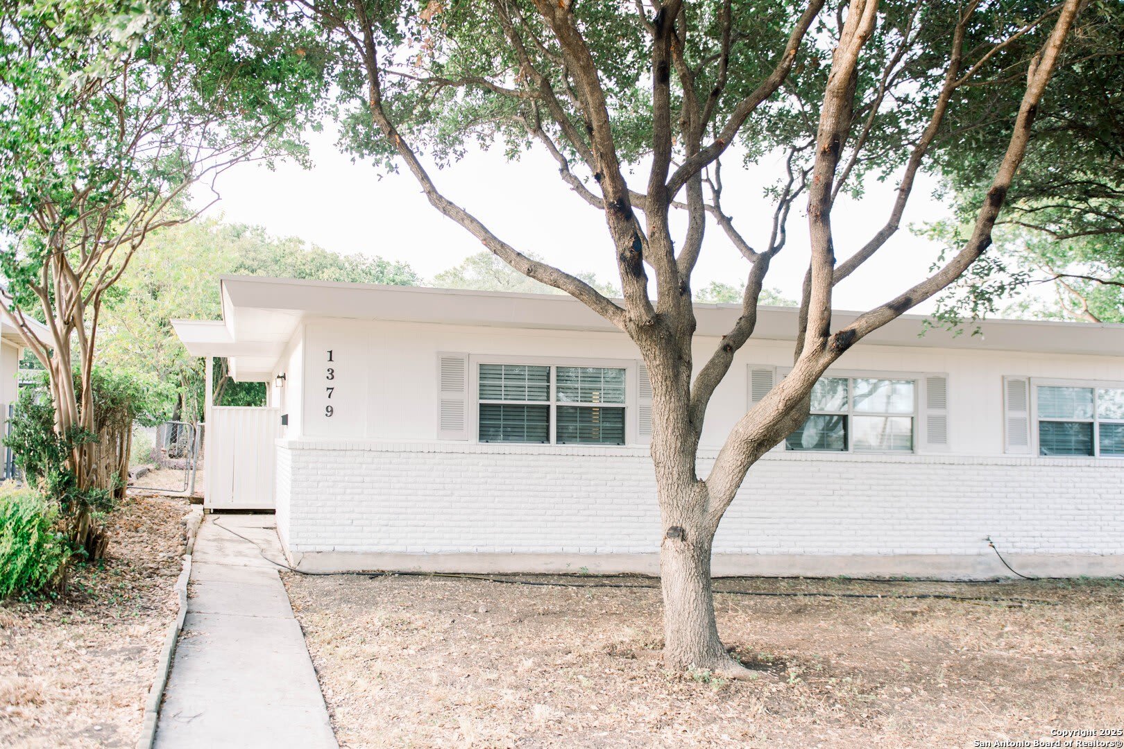 1379 Oblate Dr – photo 3