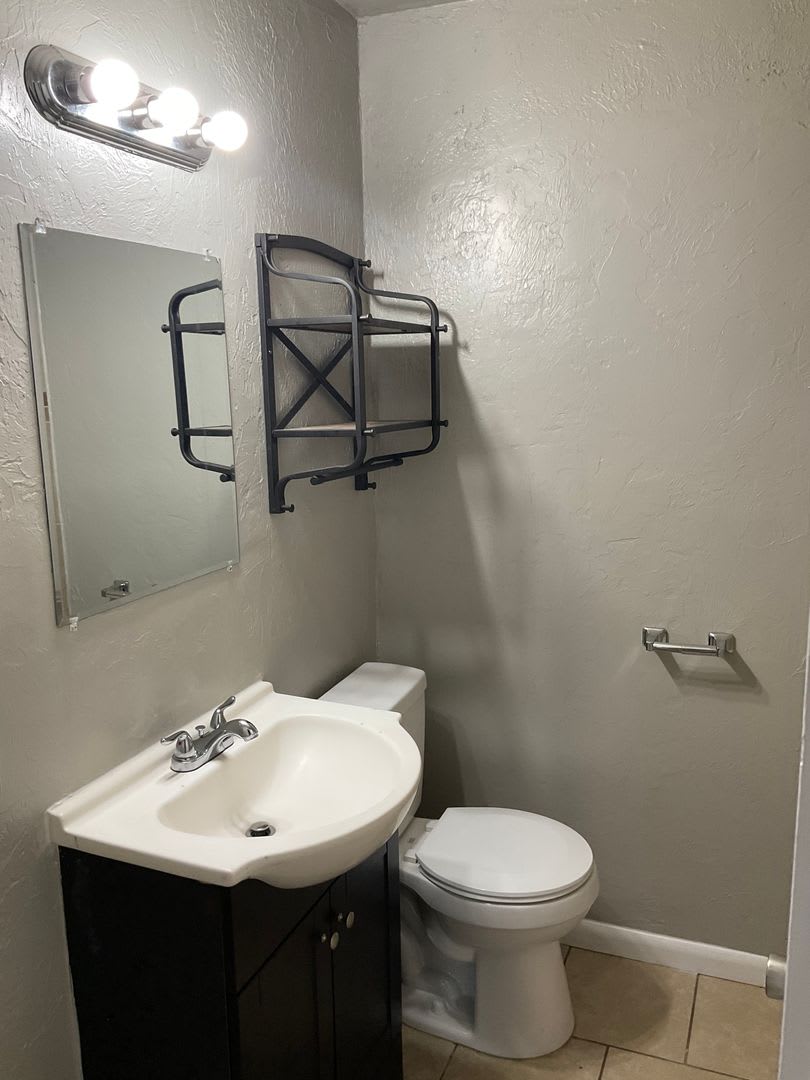 2 Bed 1 Bath Newly Remodeled Home in Del City – photo 4