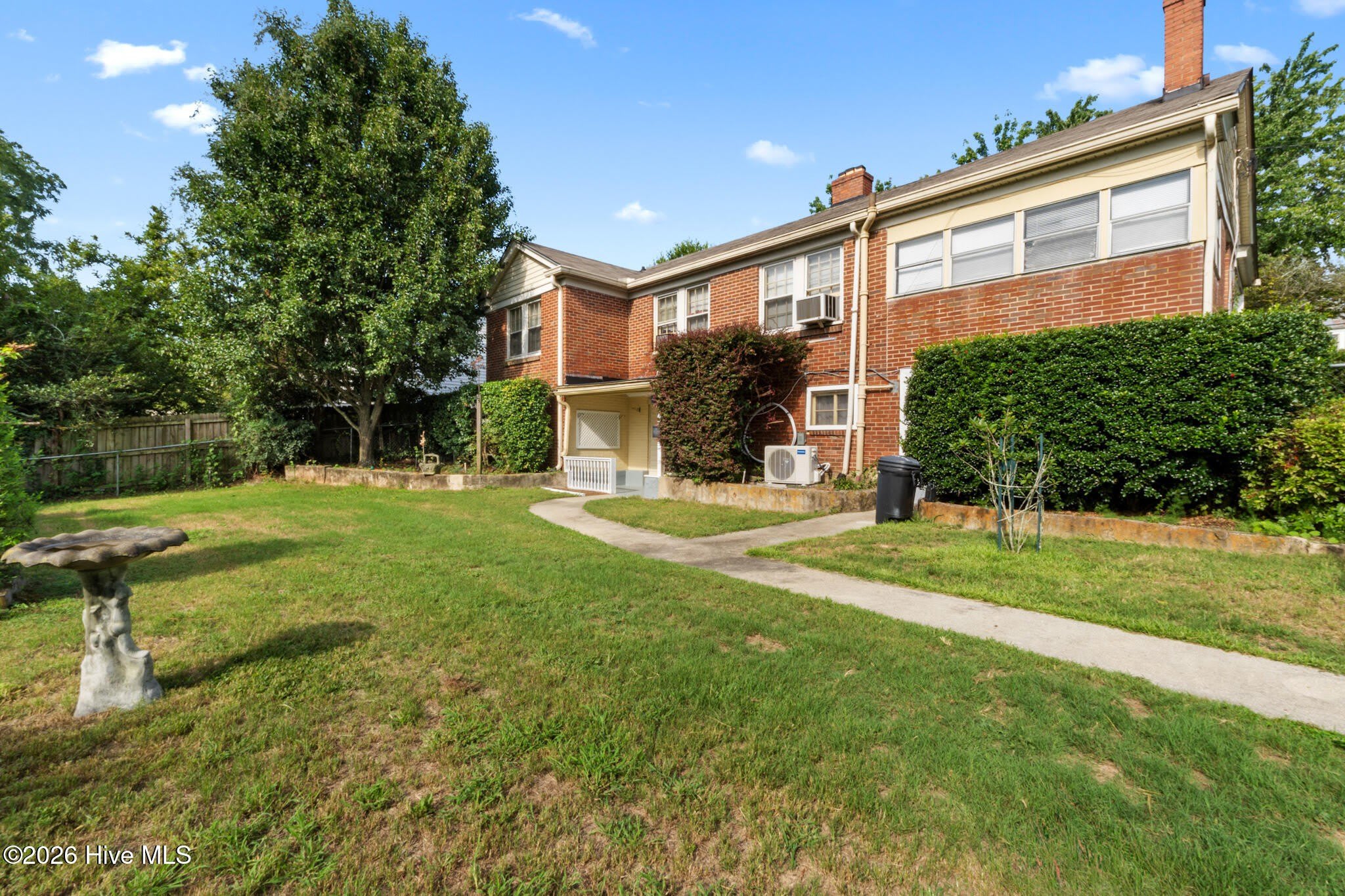 1422 Heard Avenue – photo 1