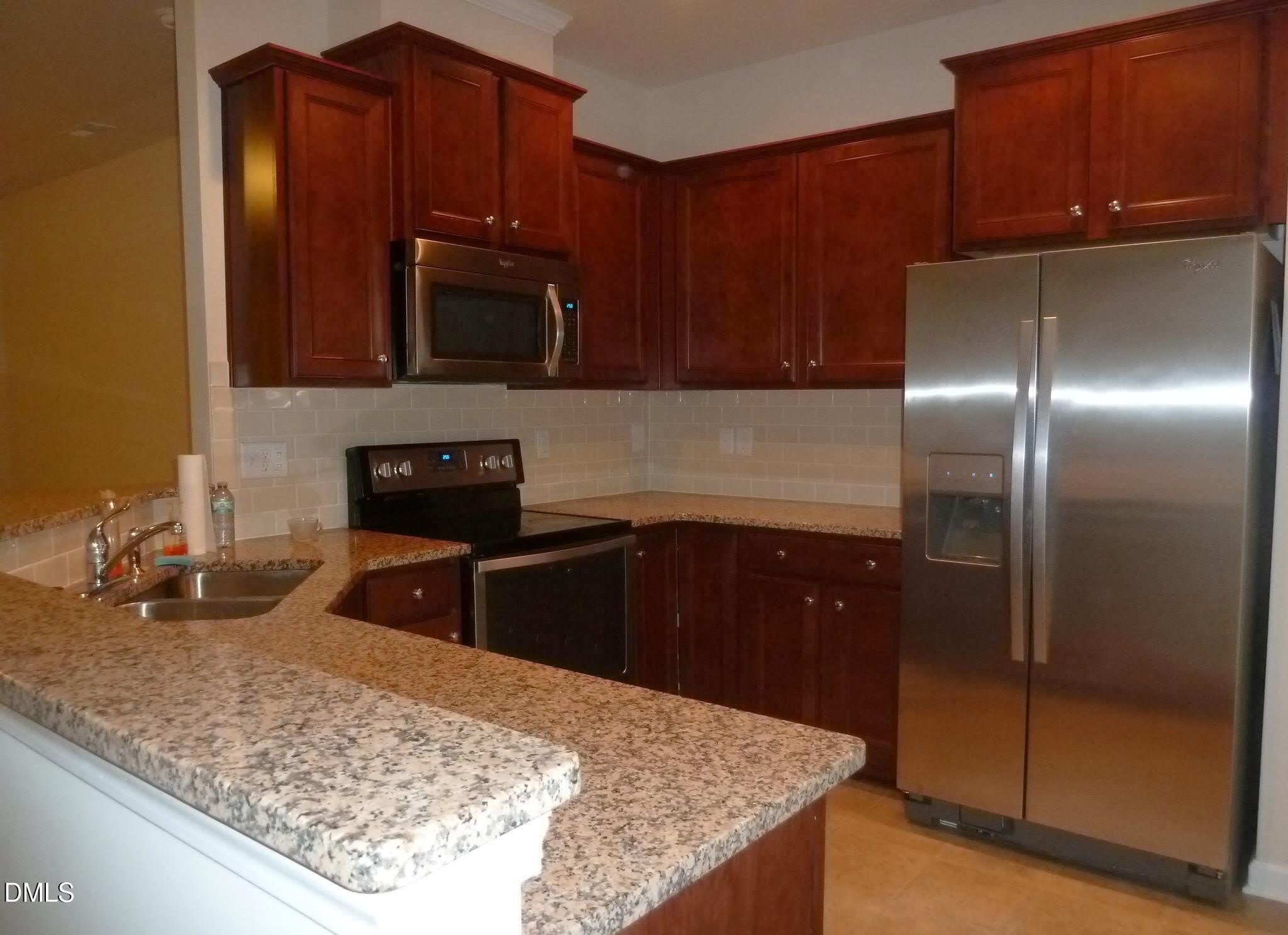 521 Denhoff Drive – photo 3