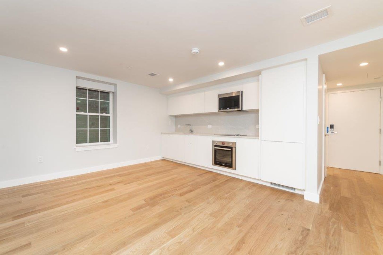 Modern, Renovated North End Studio with AC and No Fee! – photo 1