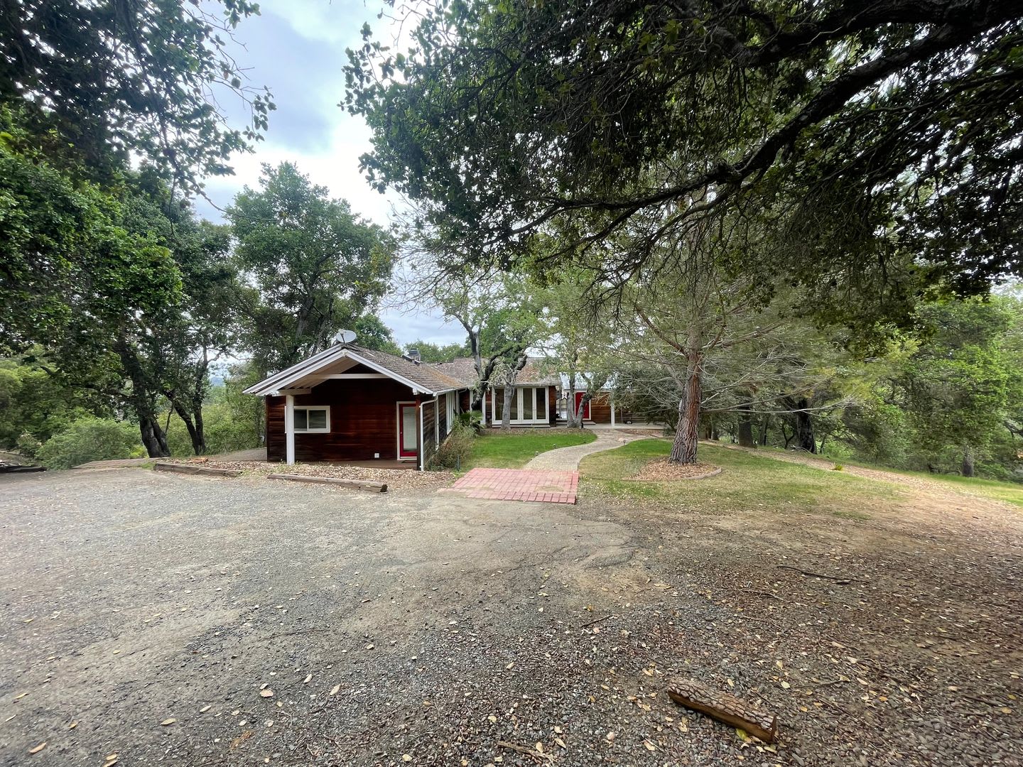 SARATOGA Custom 3-Bedroom, 3-Bath Home on 3 Acres – photo 1
