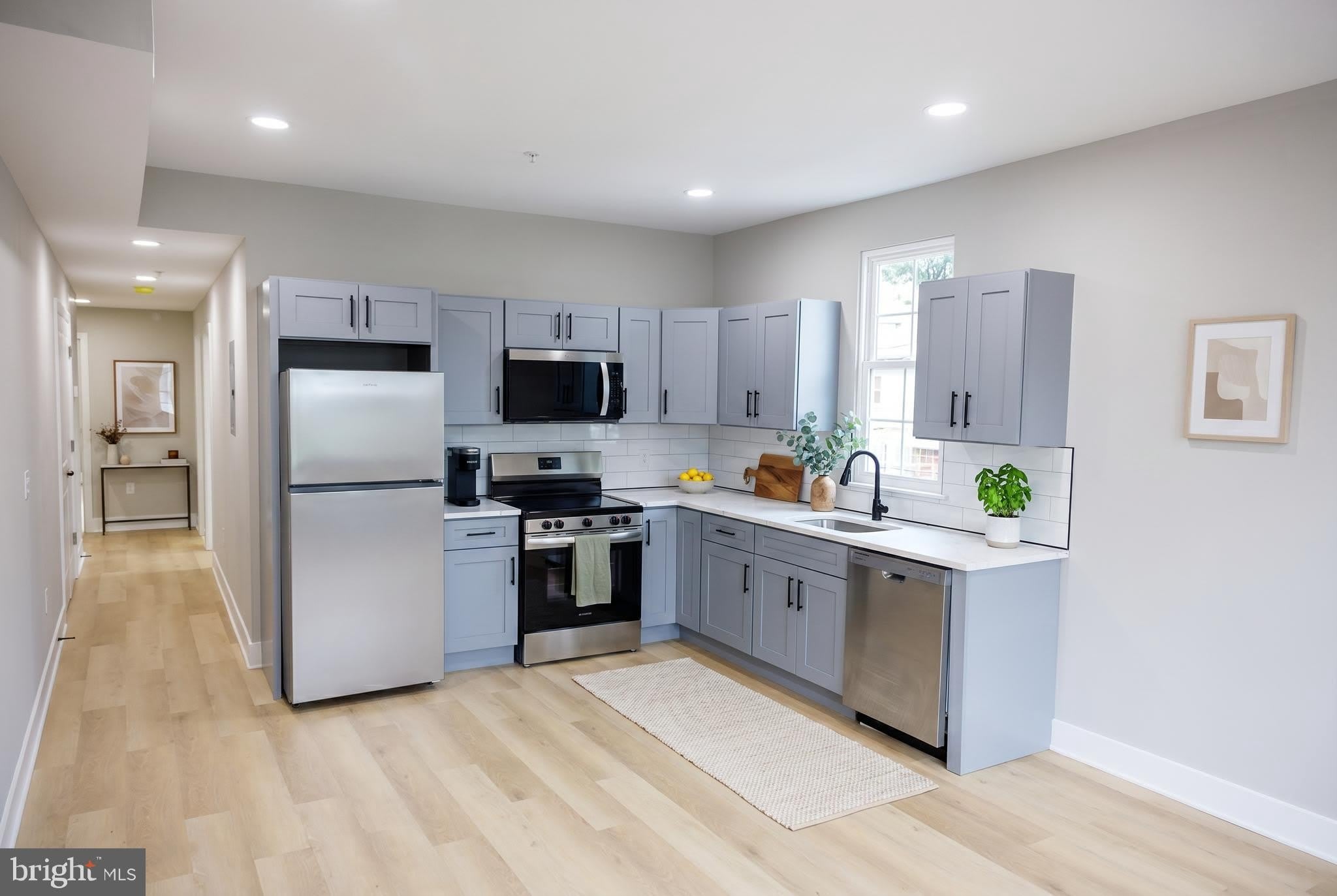 1201 LINDLEY Avenue – photo 1