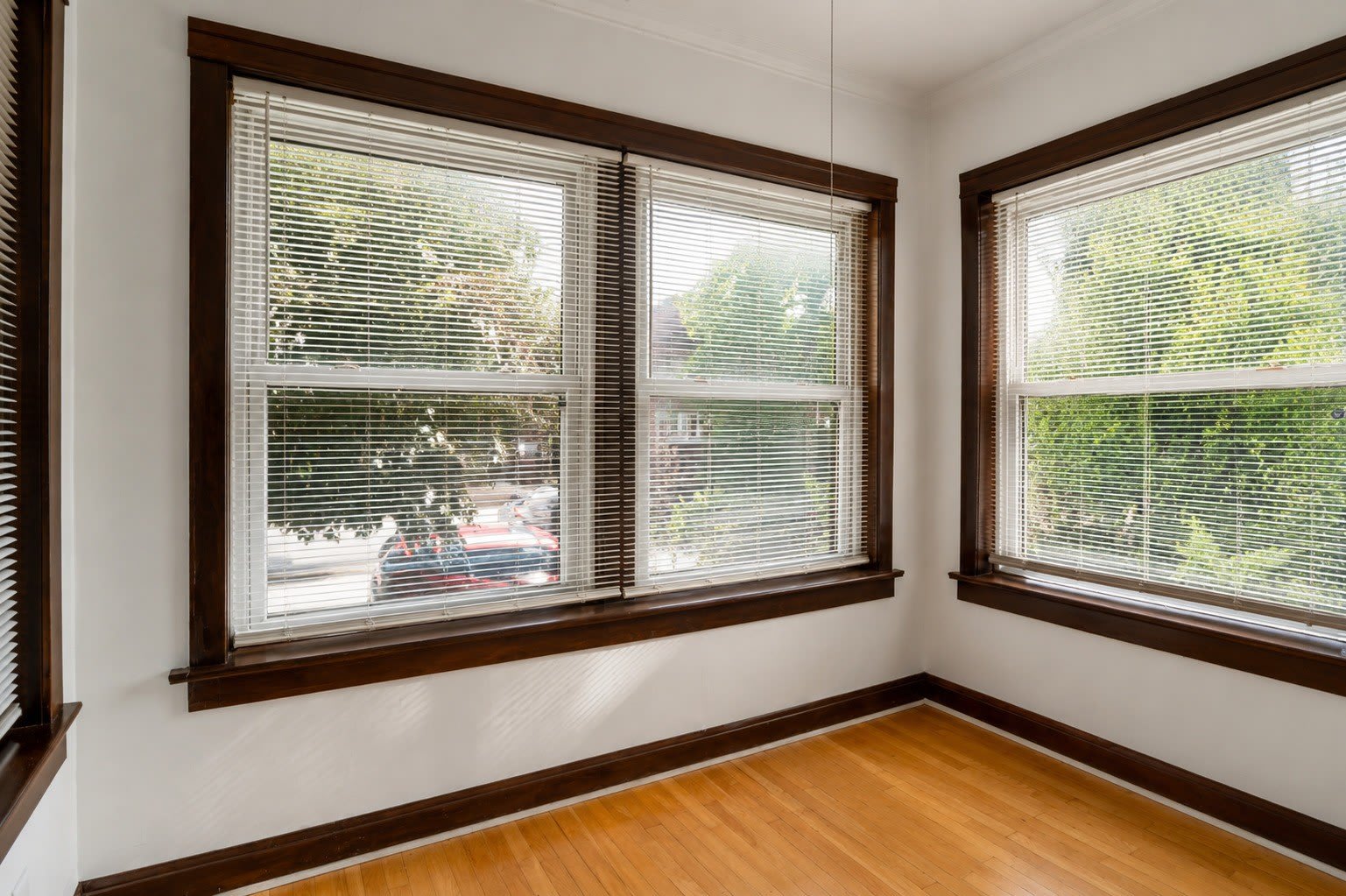 1528 E 74th Place – photo 4