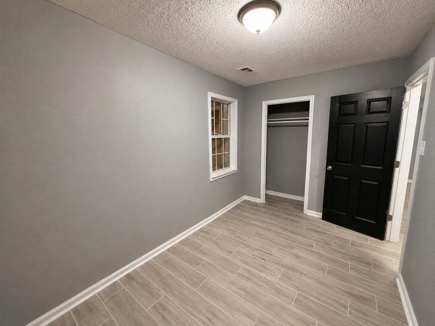 1586 Harmen Street – photo 5
