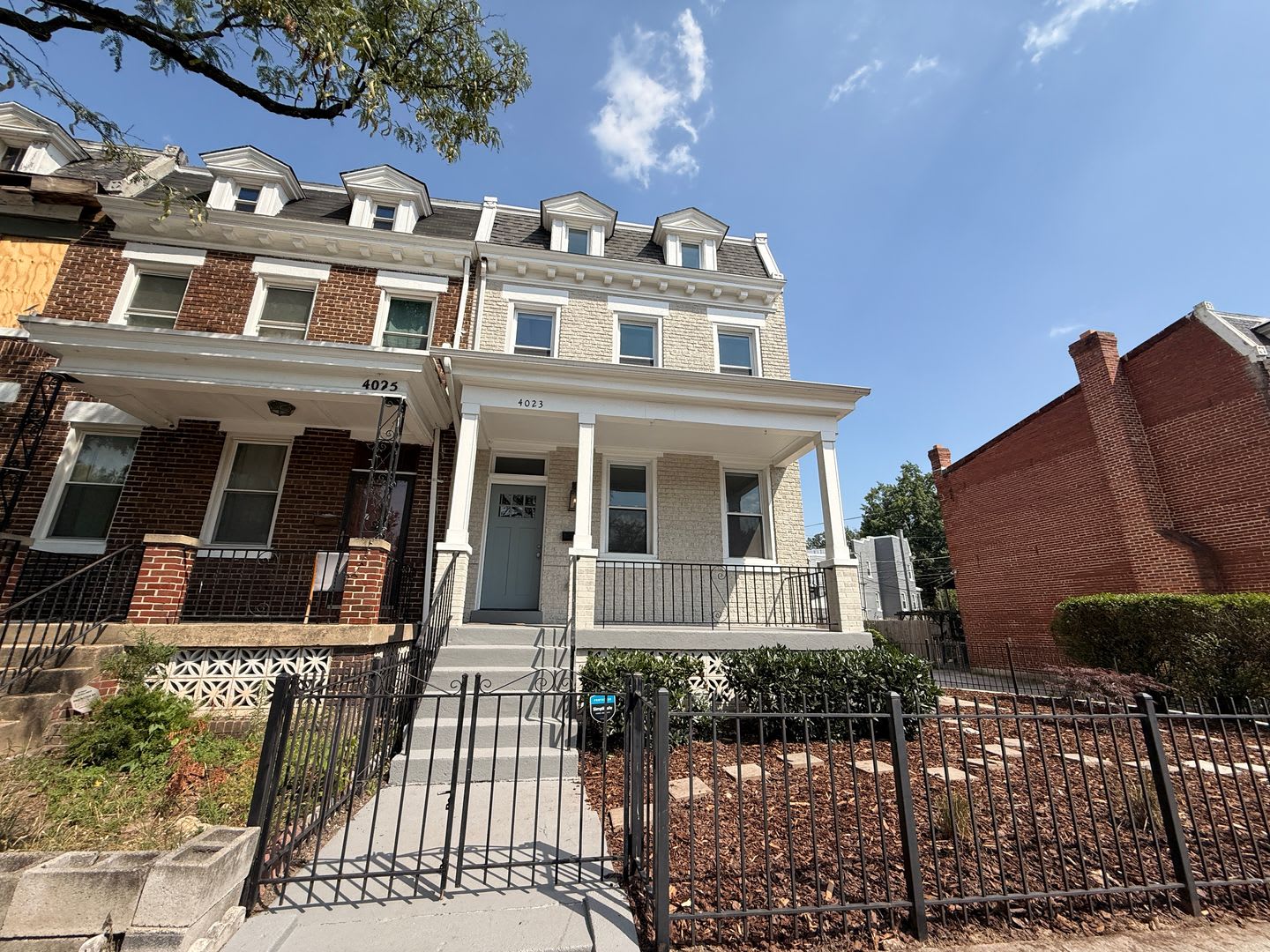 Stunning END UNIT 4 Bed + 3.5 BA located in Petworth! – photo 1
