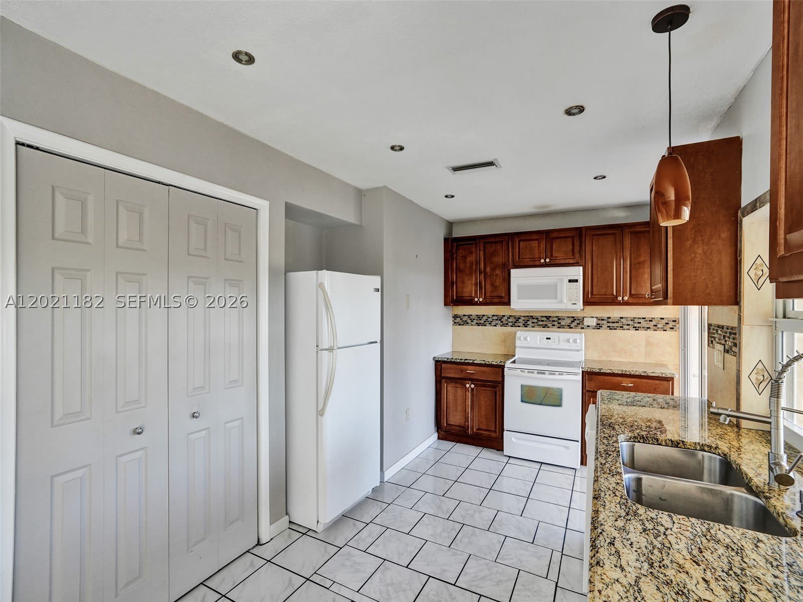 8550 NW 27th Pl – photo 4