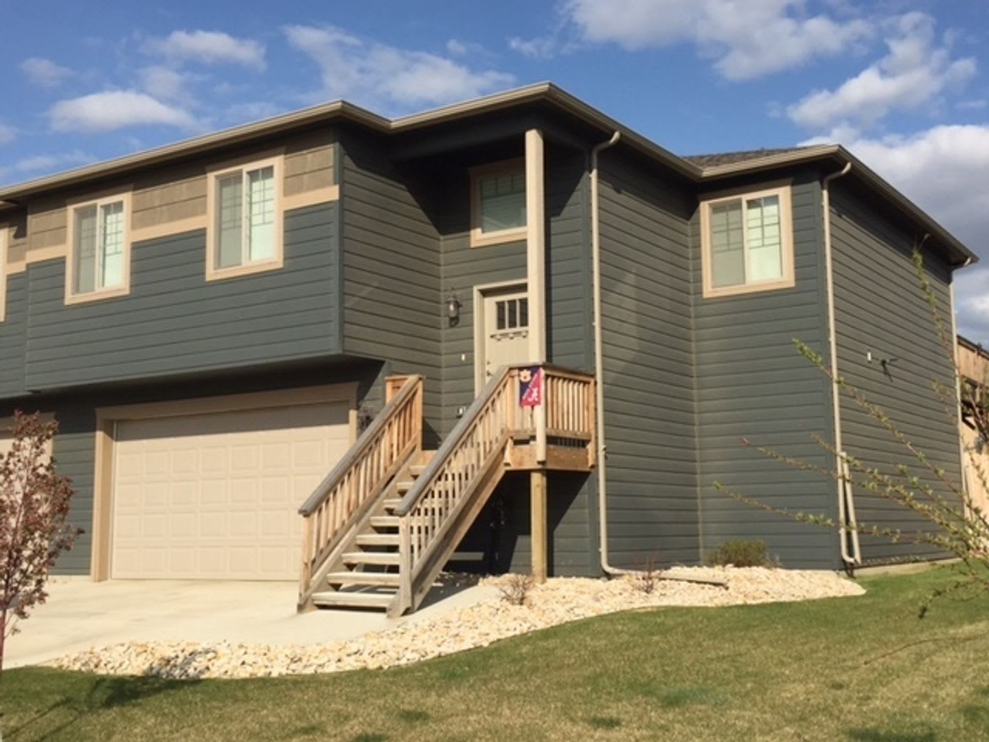 Lovely Townhouse for Rent!! – photo 1
