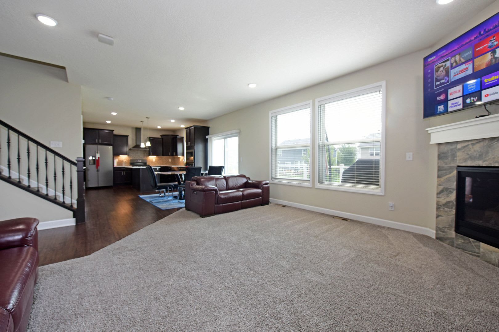 Beautiful 4 Bedroom Home With Finished Basement 3 Car Garage In Prior Lake – photo 4
