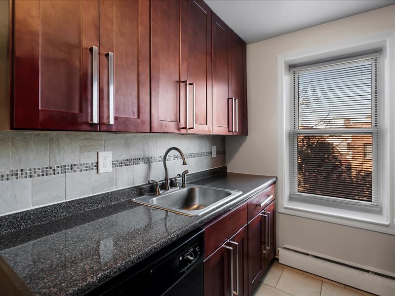 White House Apartments – photo 2