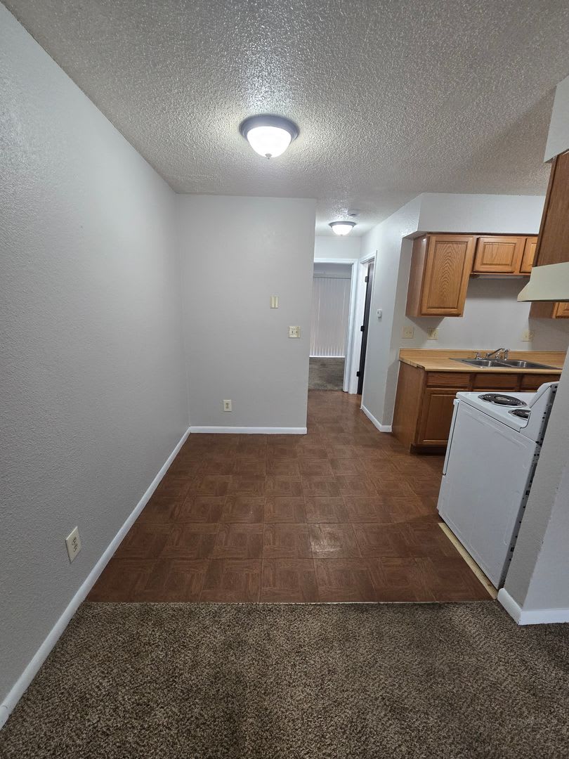 2 Bedroom 1 Bathroom Apartment in heart of Osage Beach! – photo 3