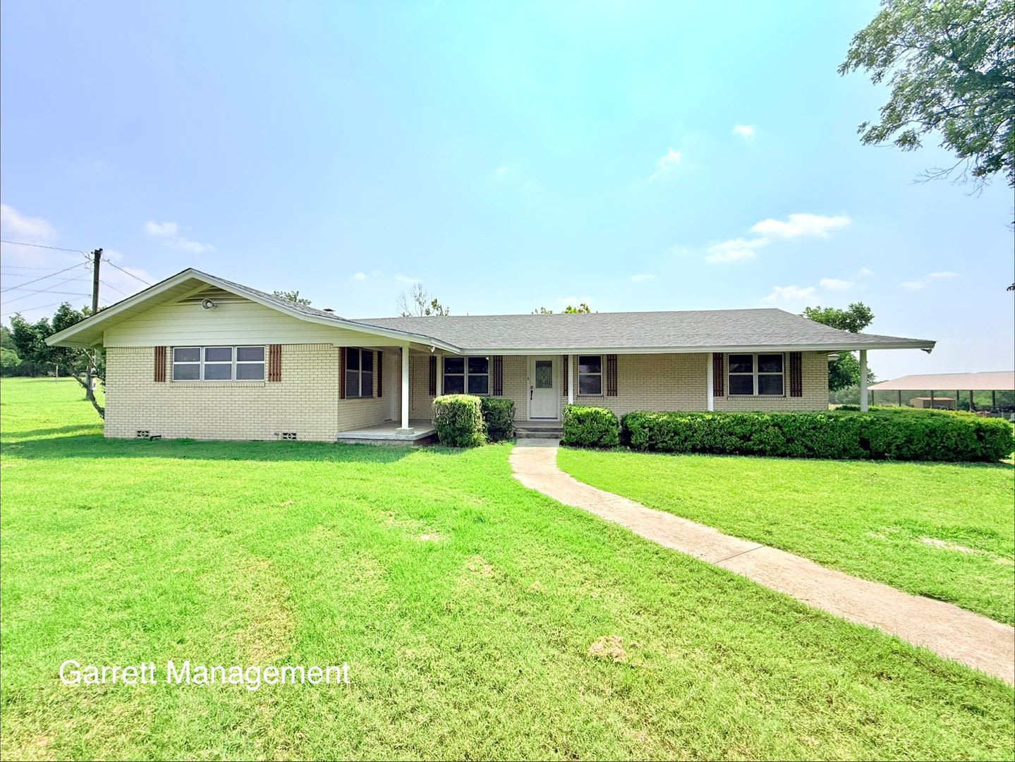 Spacious 4-Bedroom Home in Lampasas – Room to Live, Work & Play! – photo 1
