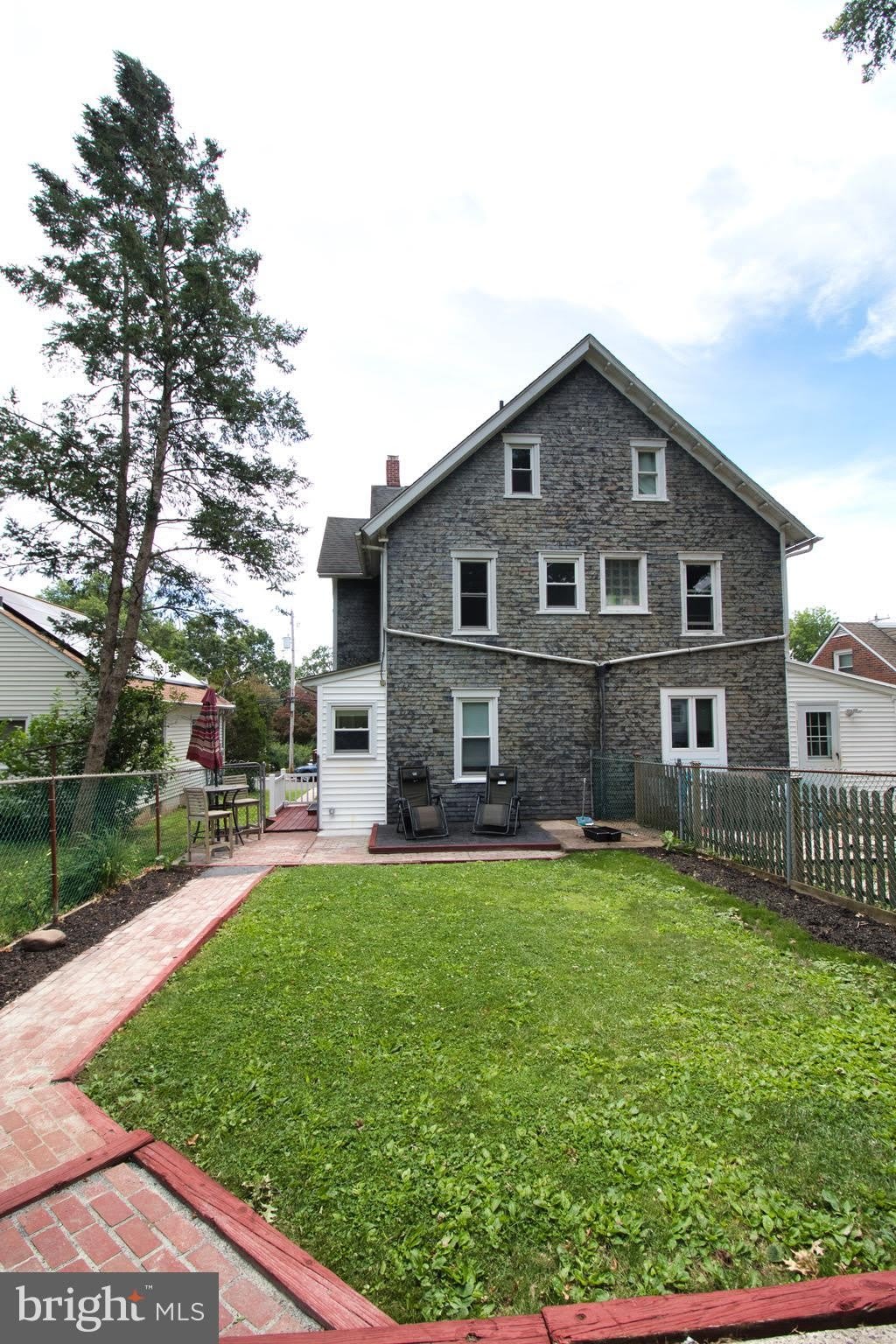 143 GREEN Street – photo 2