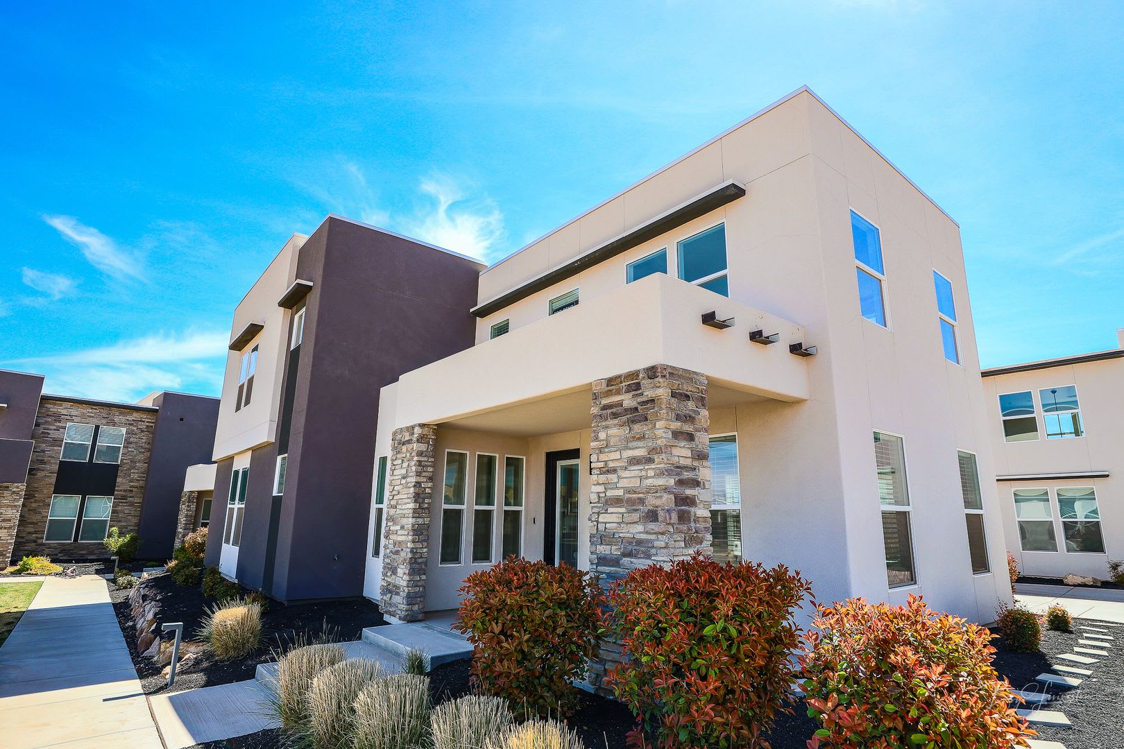 Available Sept 10! .2 bed, 2.5 bath, 2 car garage home for rent in Desert Color – photo 2