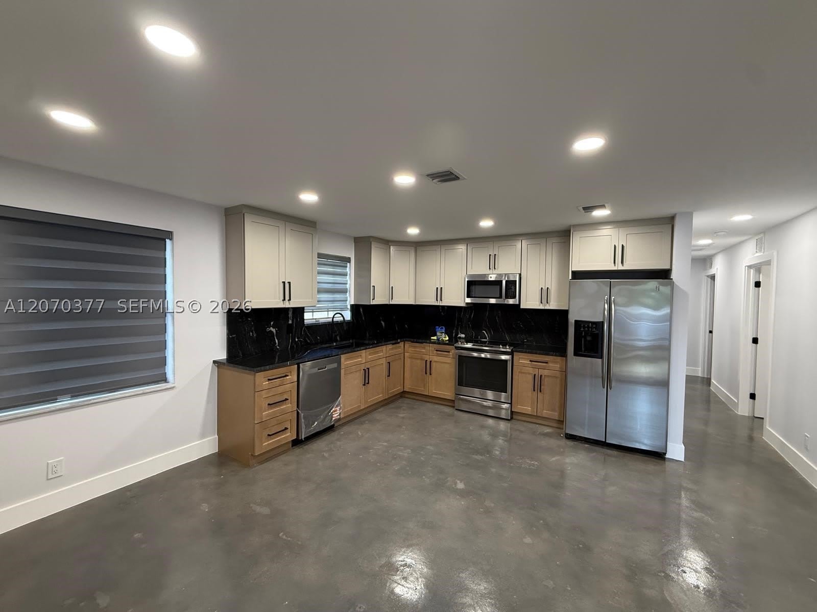 17 Sw 6Th Ave – photo 1