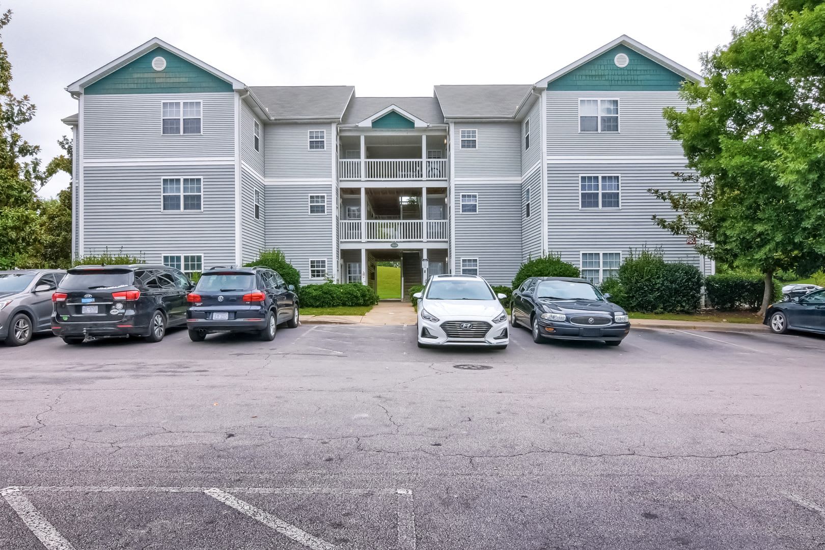 3 Bedroom condo in Raleigh – photo 1