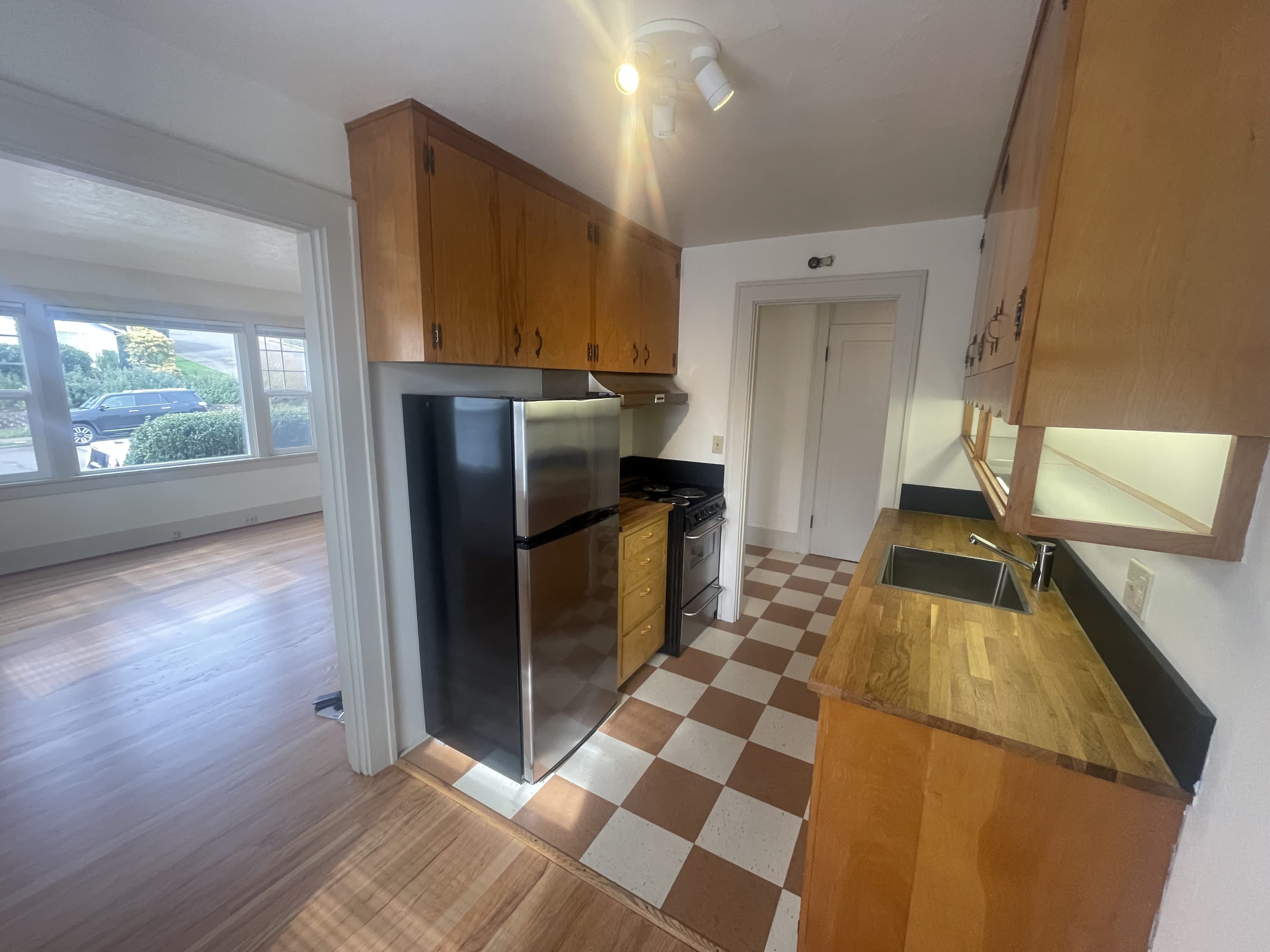 934 Northeast 5Th Avenue 2 – photo 5