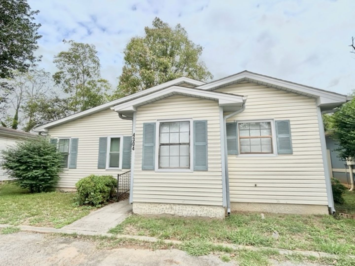 Move-In Special $350.00 off your 1st months rent! – photo 2