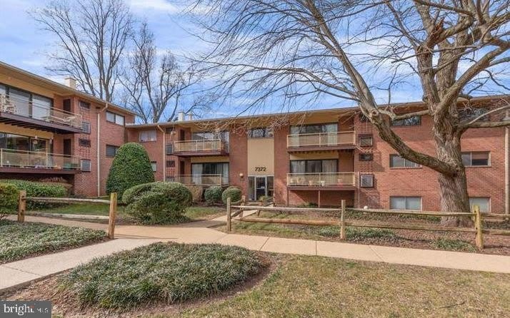 7372 LEE Highway – photo 1