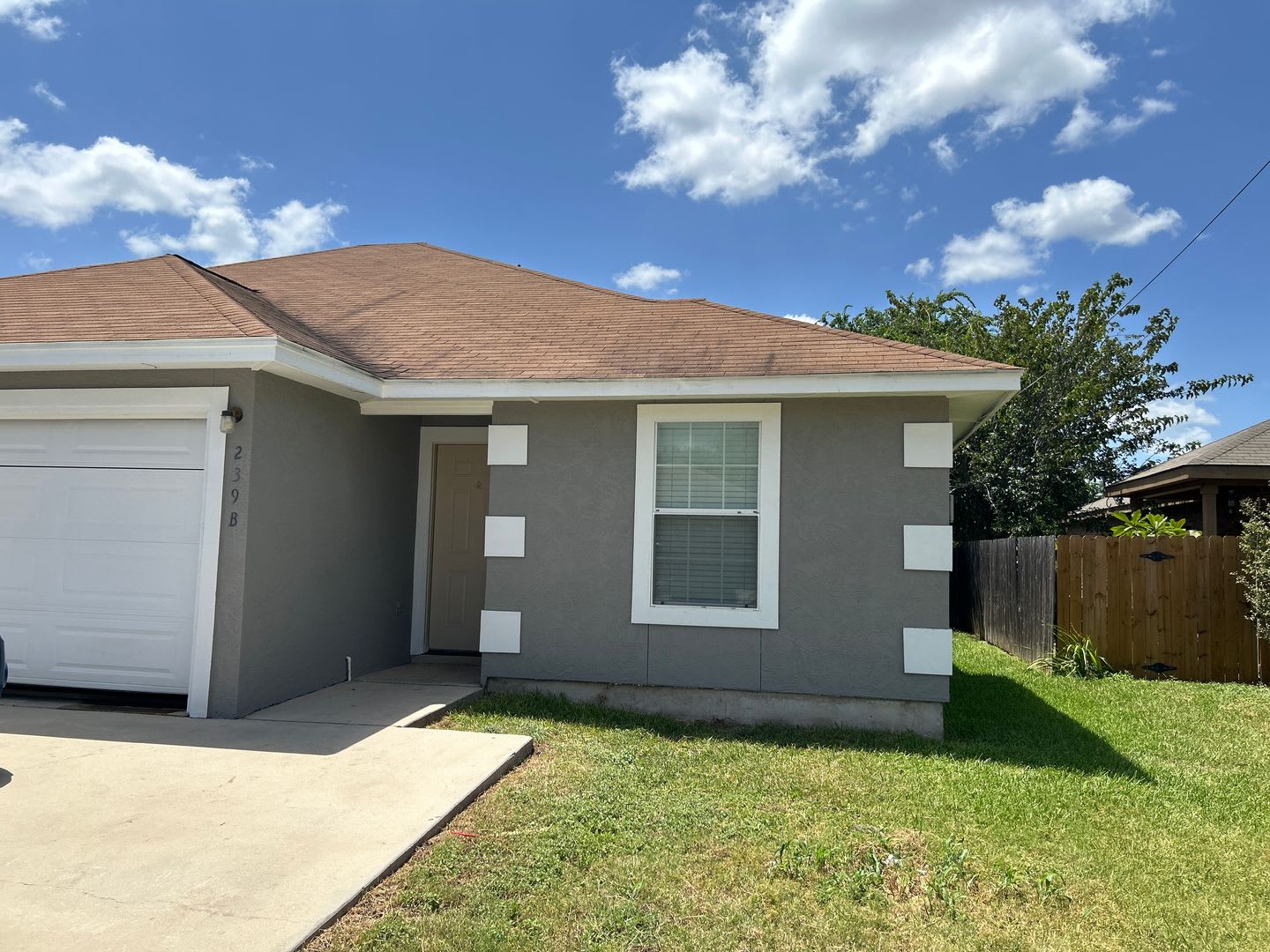 2 2 1 Duplex Near Hwy 46 Ceramic Tile Throughout No Carpet Covered Patio With Large Backyard Cisd – photo 1