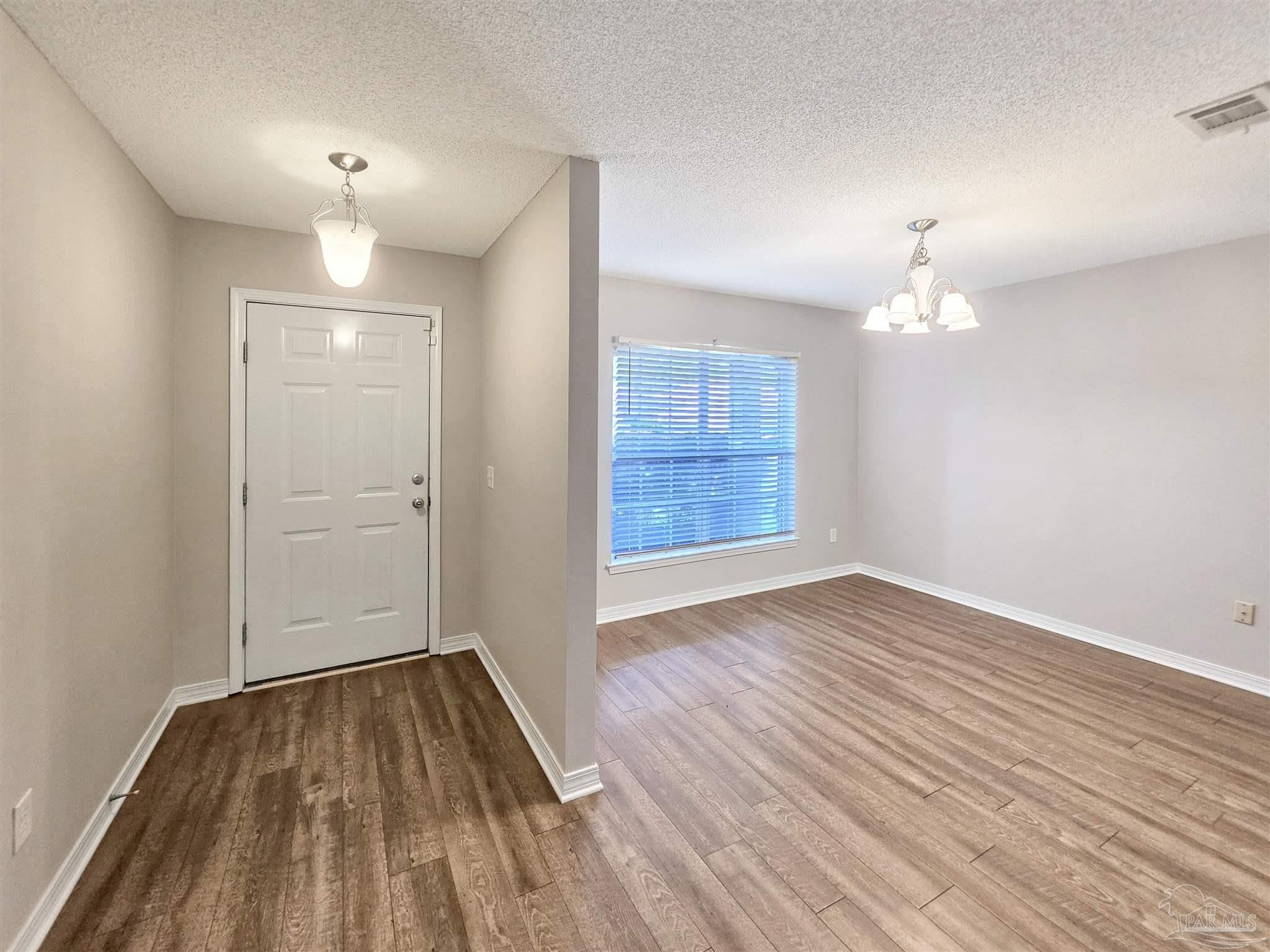 690 Mozingo Ln – photo 2