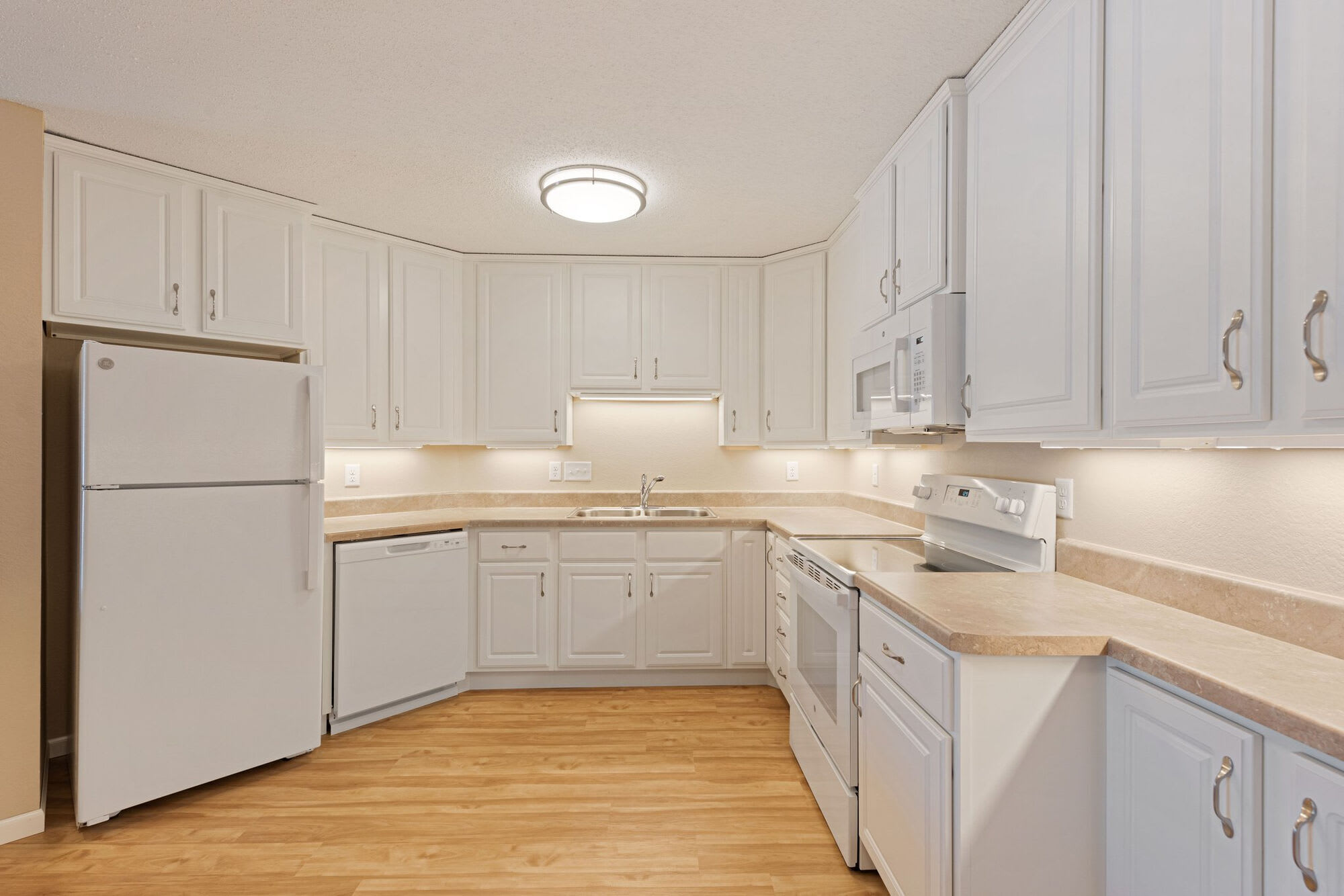 Plymouth Ponds Apartments – photo 2