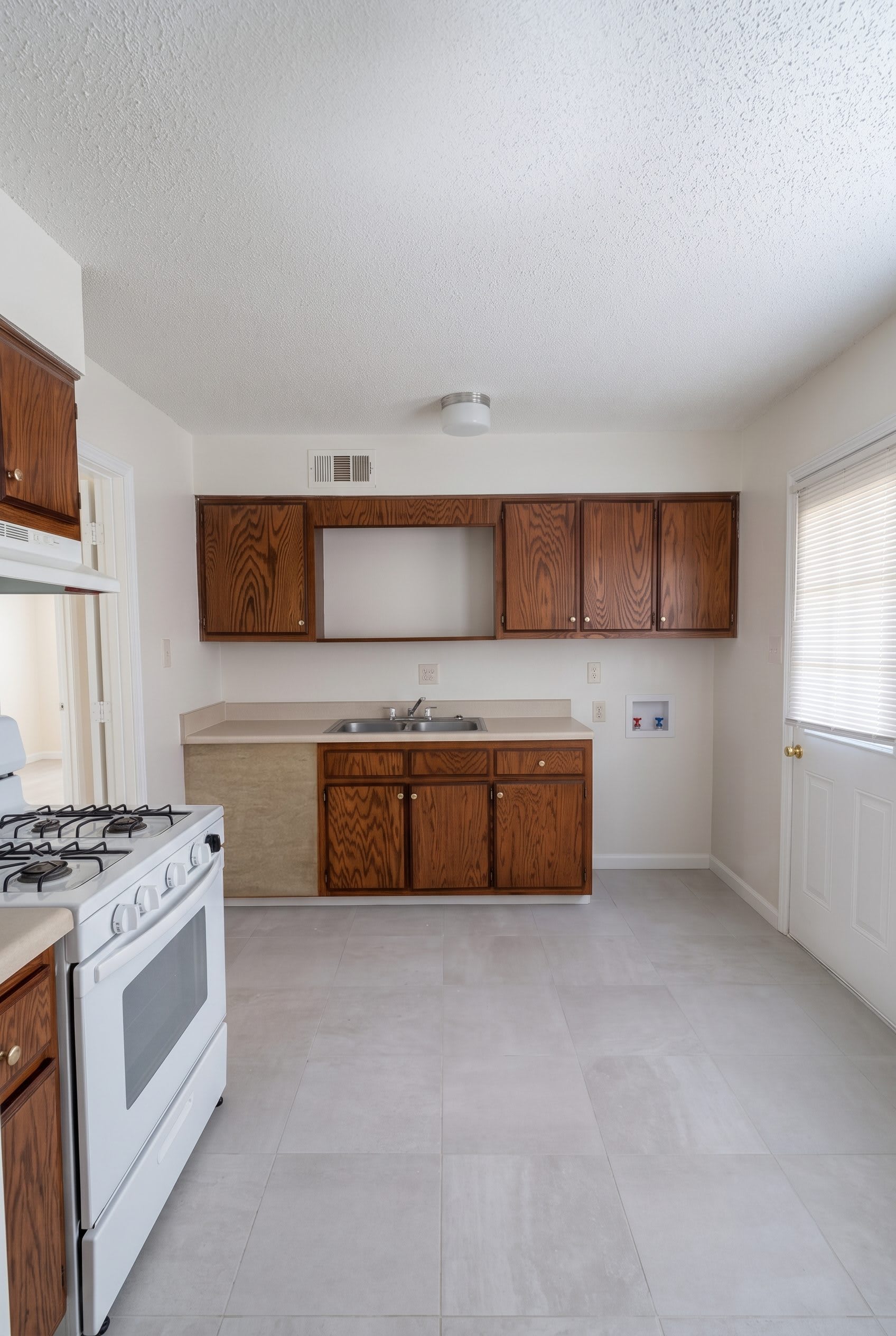 136 Hillview Avenue, Apt 1 – photo 3